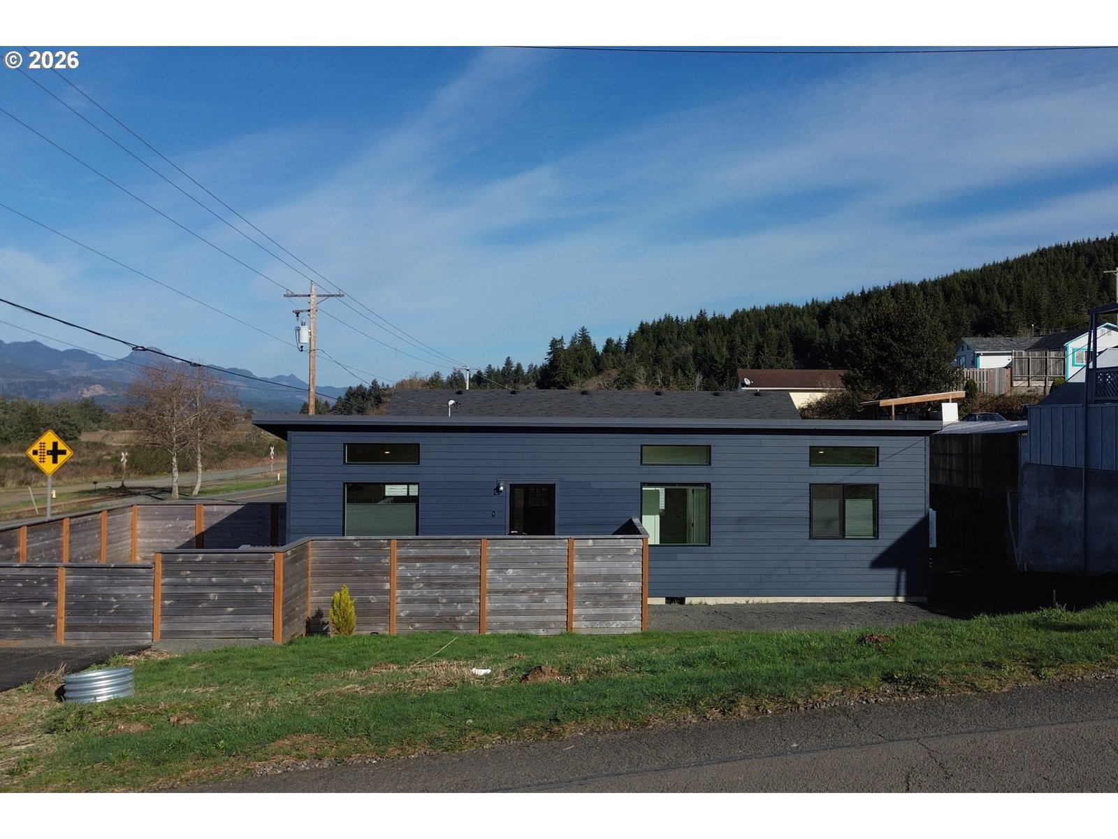 Listing photo 1 of 6