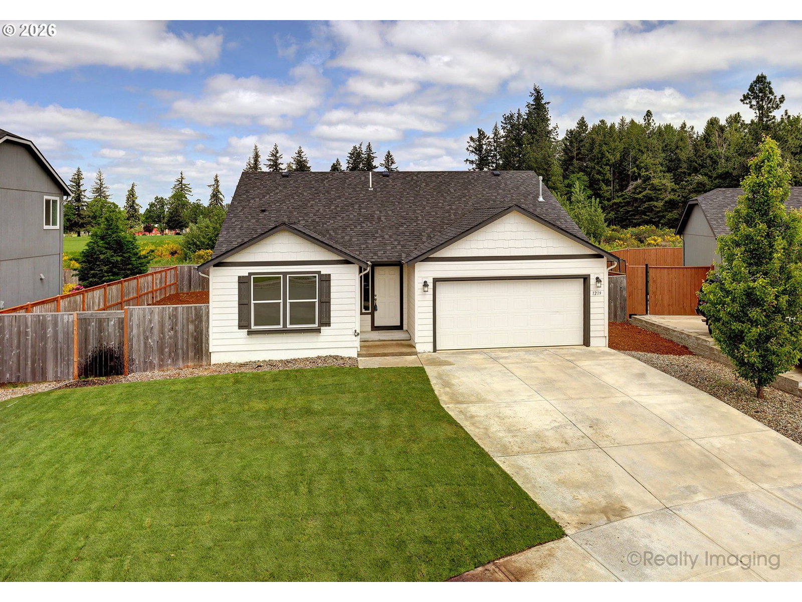 Listing photo 1 of 6