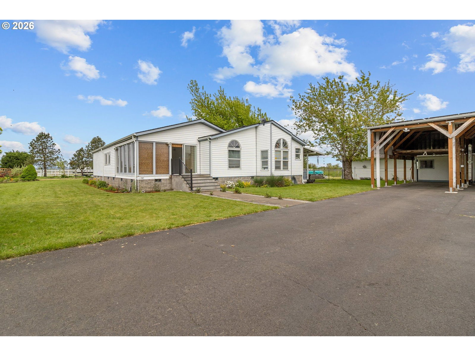 Listing photo 1 of 6