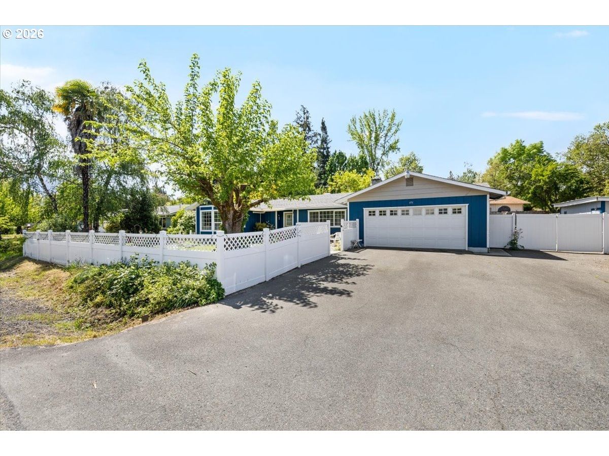 Listing photo 1 of 6