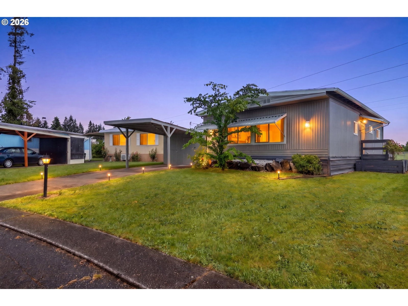 Listing photo 1 of 6