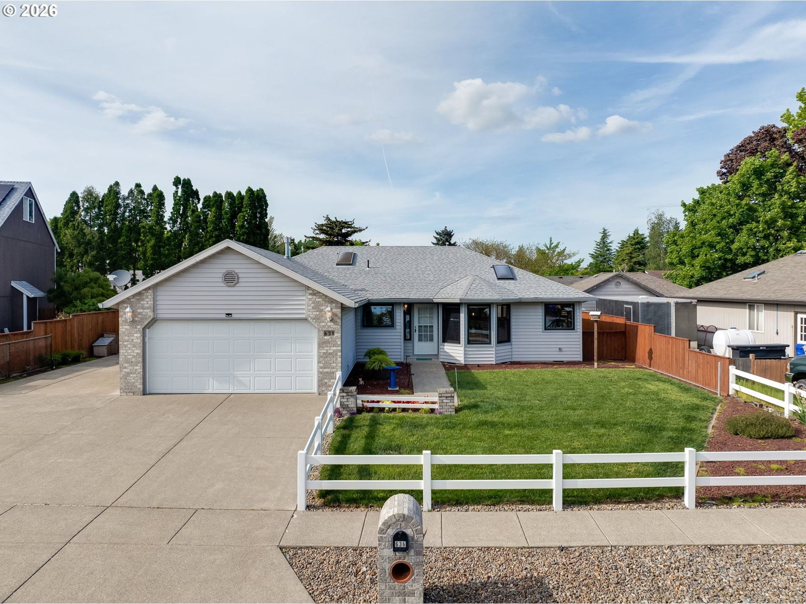 Listing photo 1 of 6