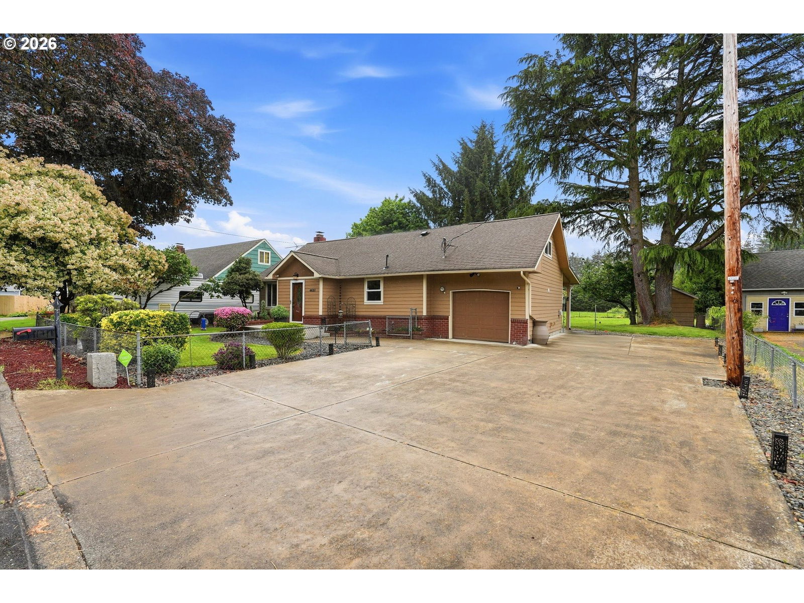 Listing photo 1 of 6