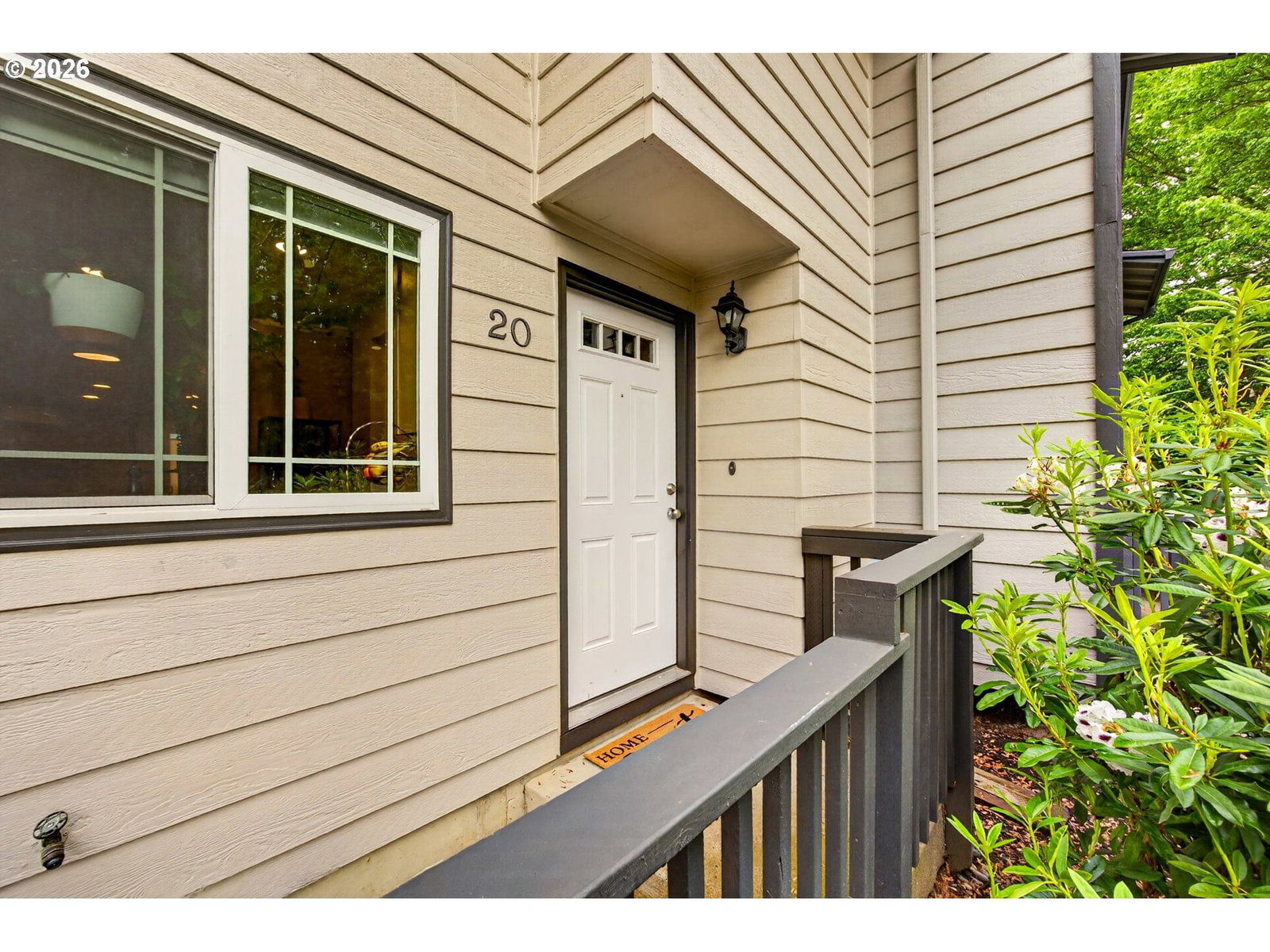 Listing photo 1 of 6