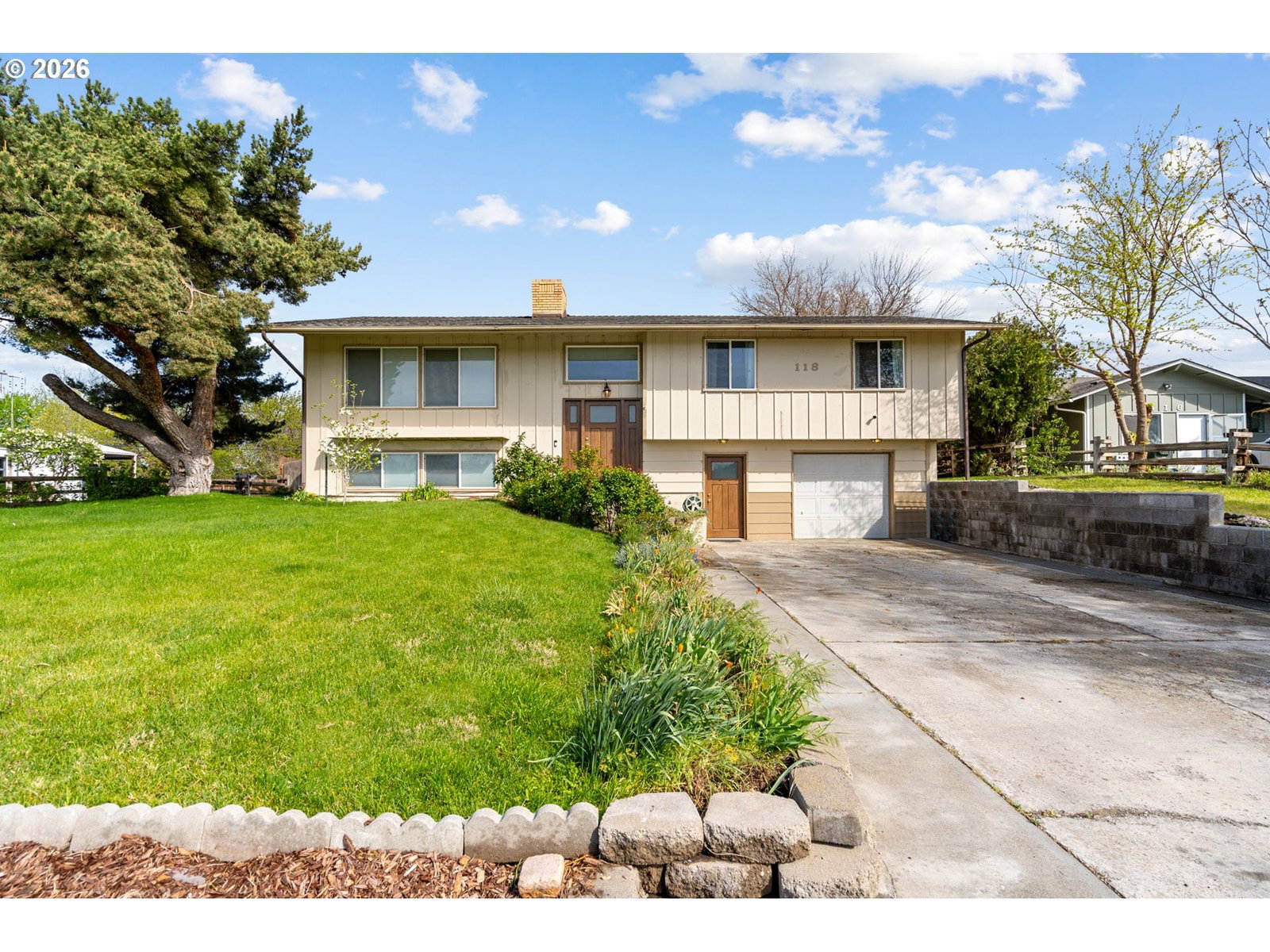 Listing photo 1 of 6