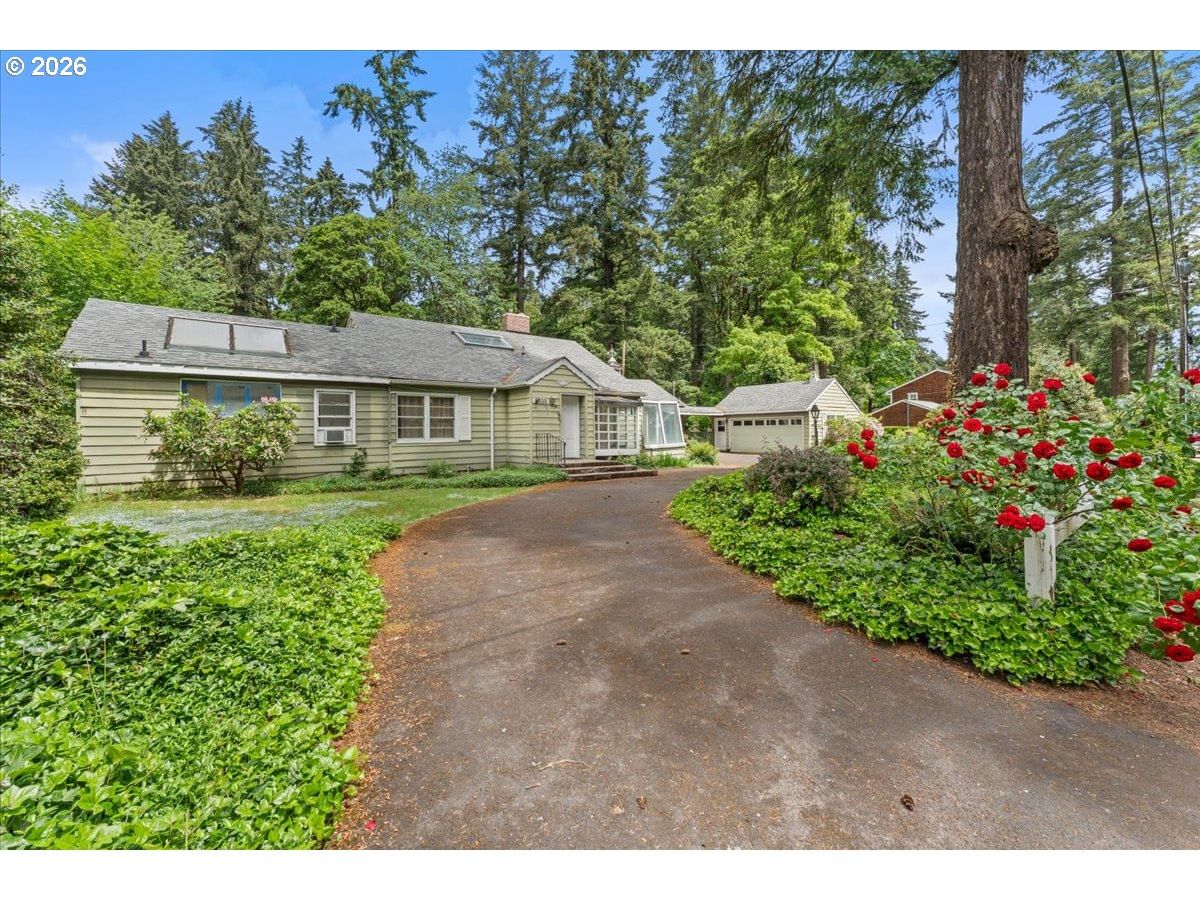 Listing photo 1 of 6