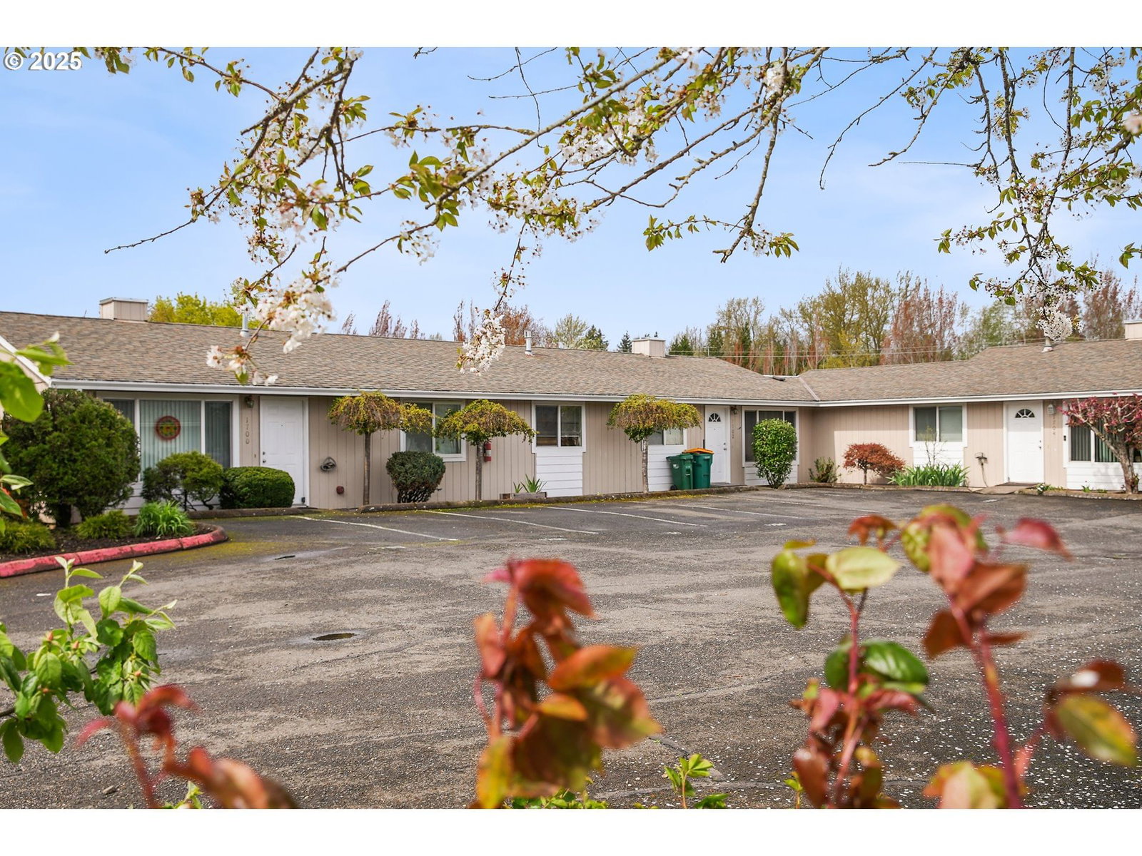 Listing photo 1 of 6