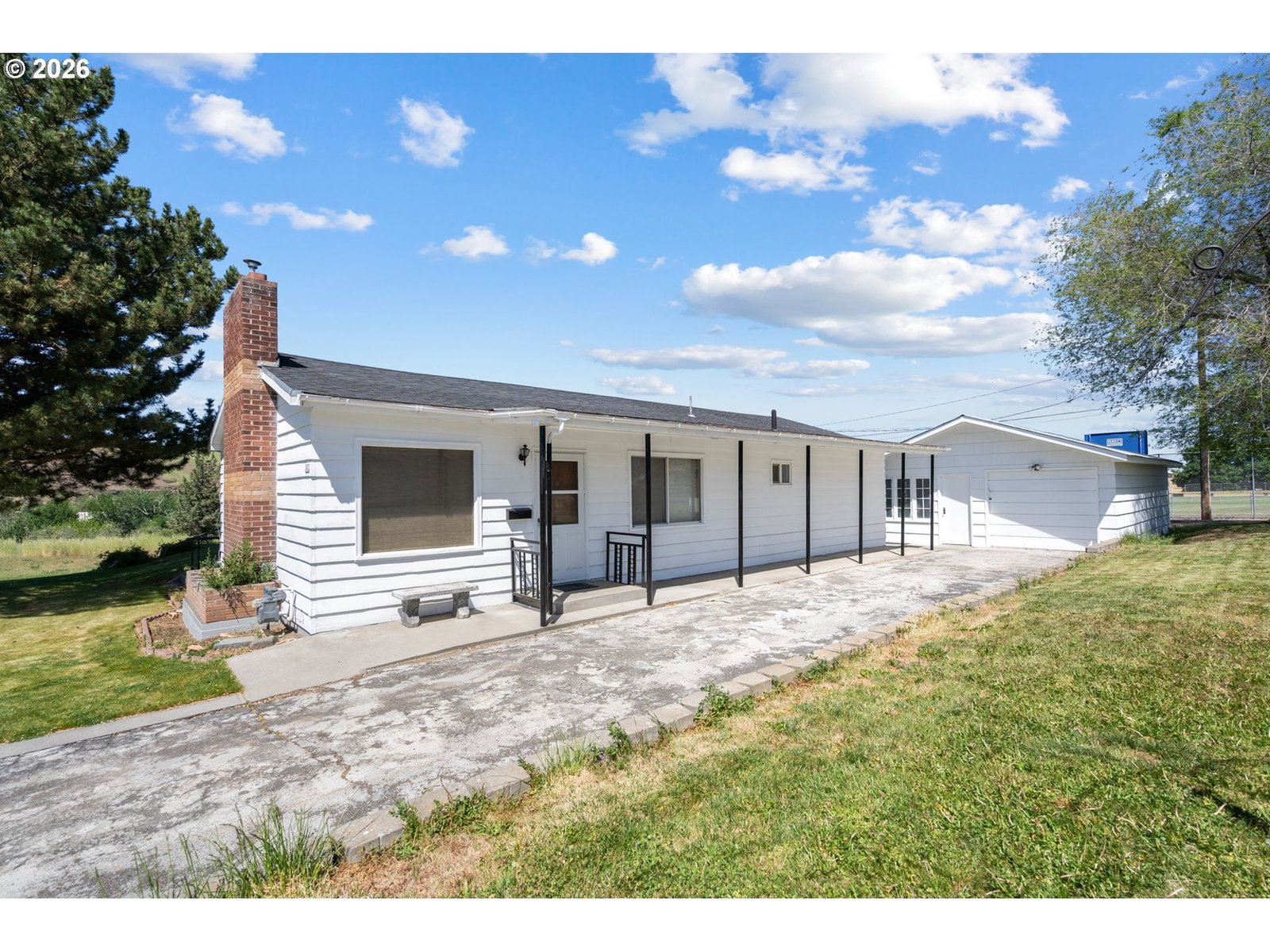 Listing photo 1 of 6