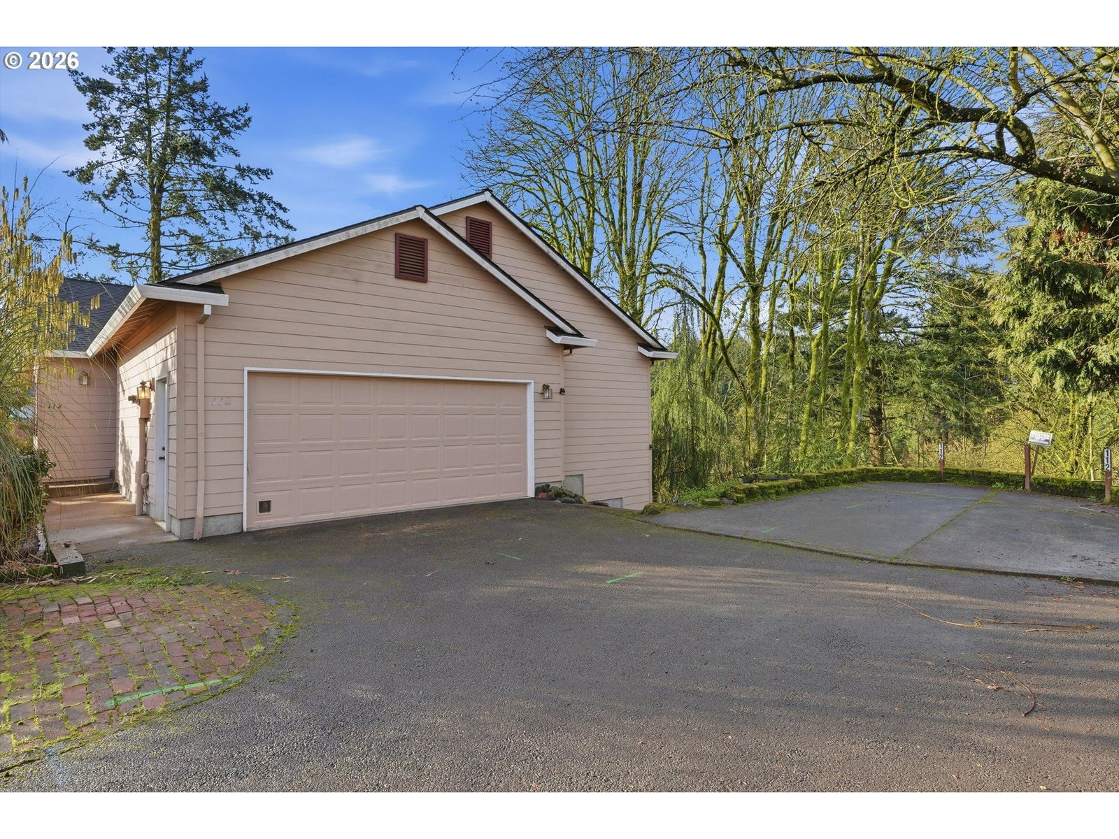 Listing photo 1 of 6
