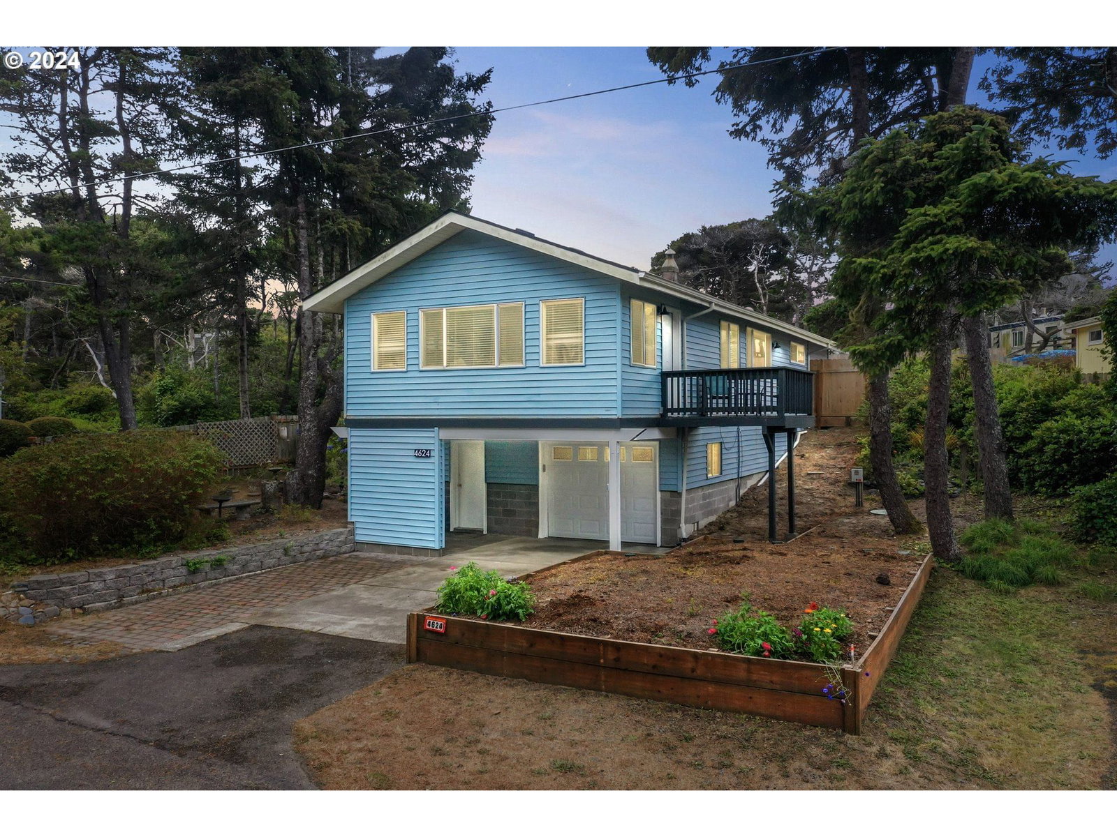 Primary listing photo, 4624 JOSHUA LN, Florence, OR, 97439