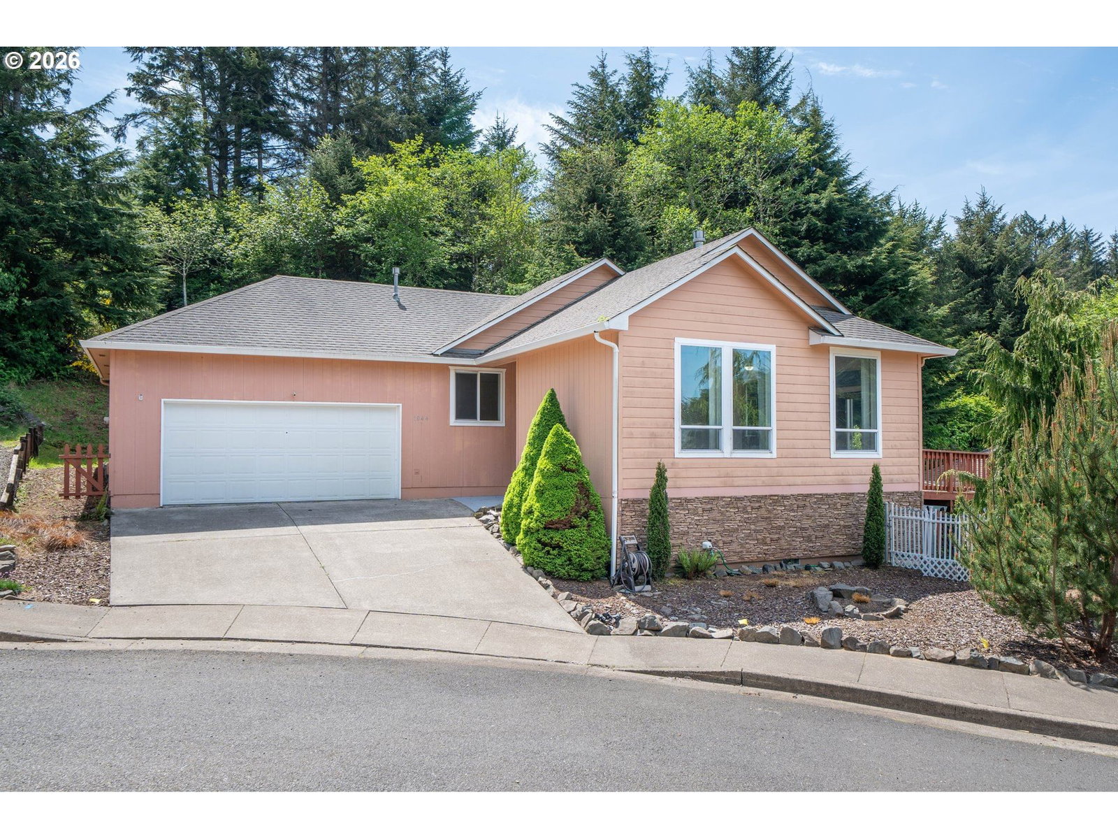 Listing photo 1 of 6