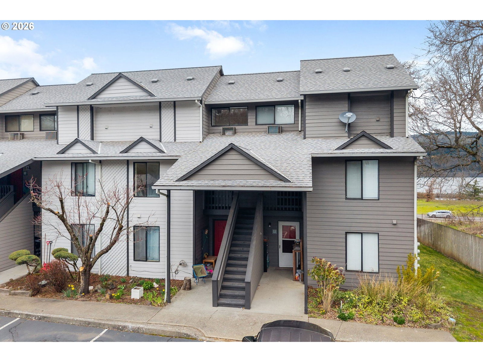Listing photo 1 of 6