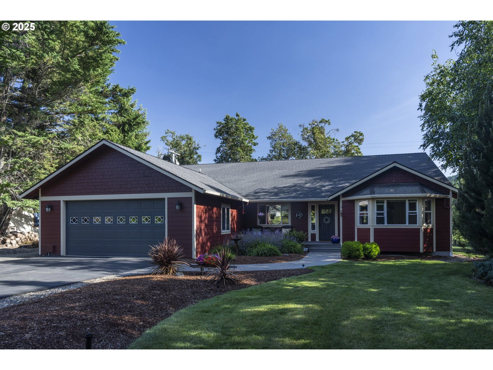 Primary listing photo, 418 RIVERSHORE DR, Roseburg, OR, 97470