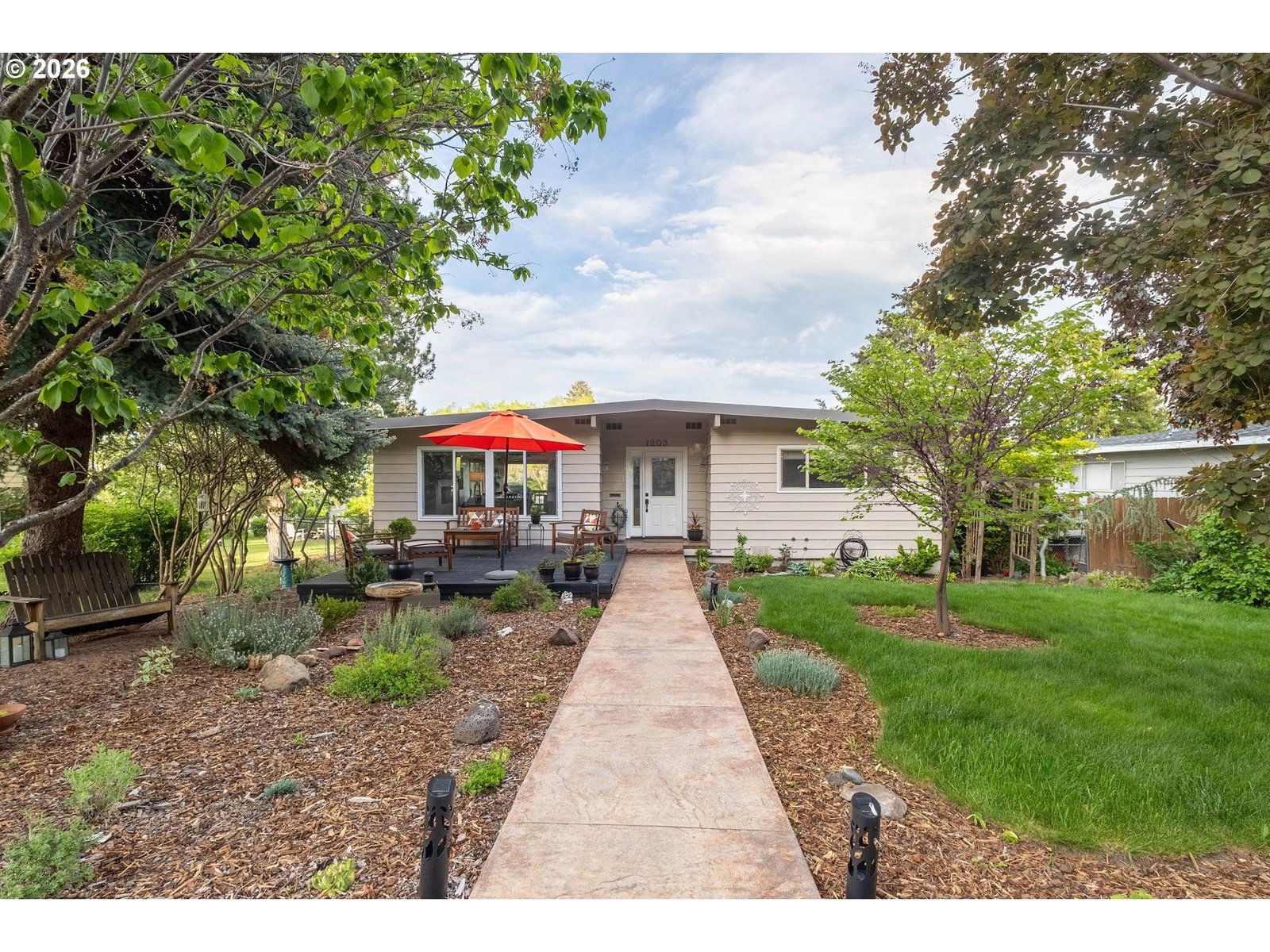 Listing photo 1 of 6