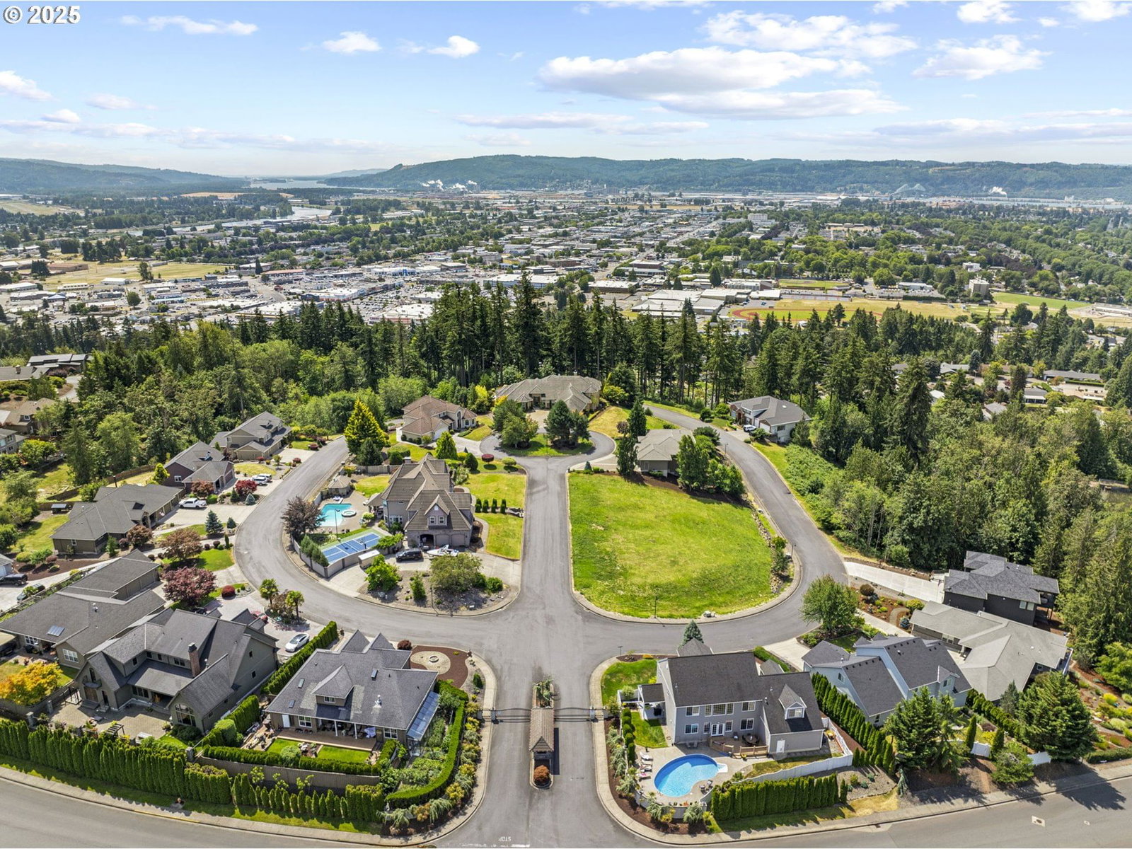 Primary listing photo, 2 CENTER CT, Longview, WA, 98632