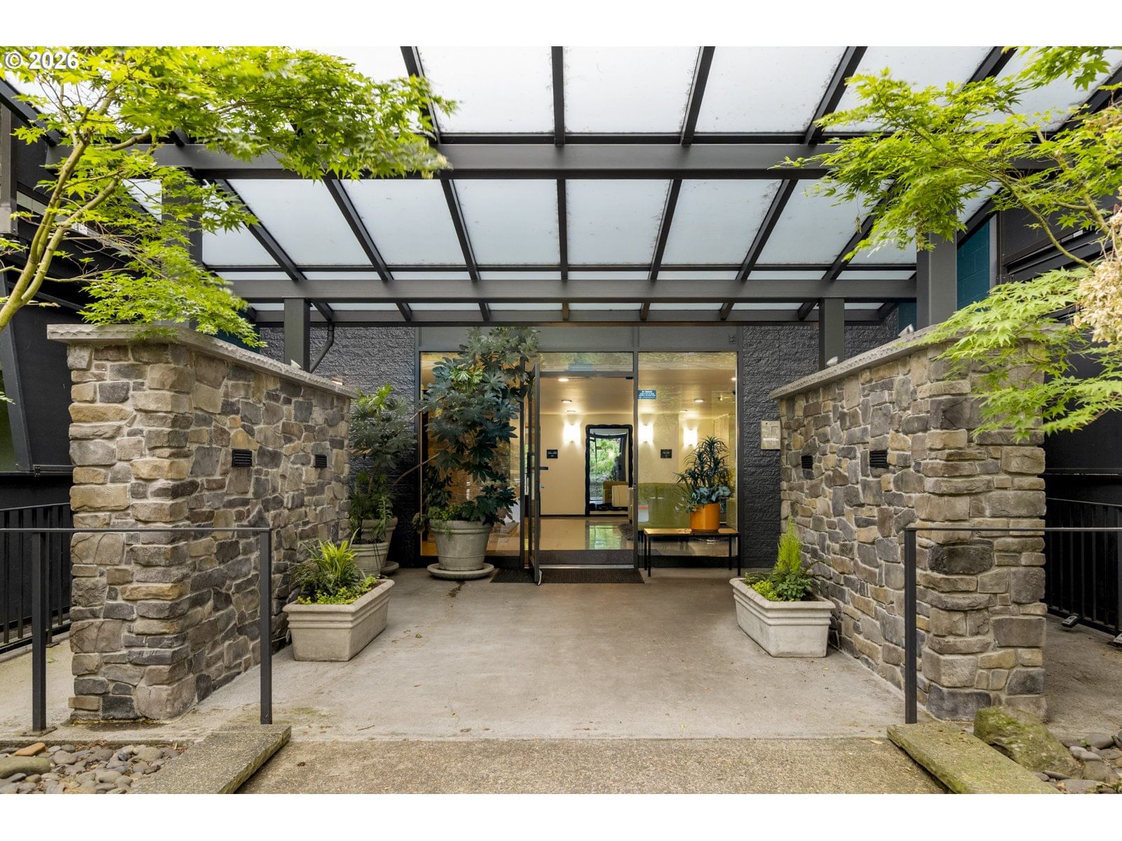 Listing photo 1 of 6