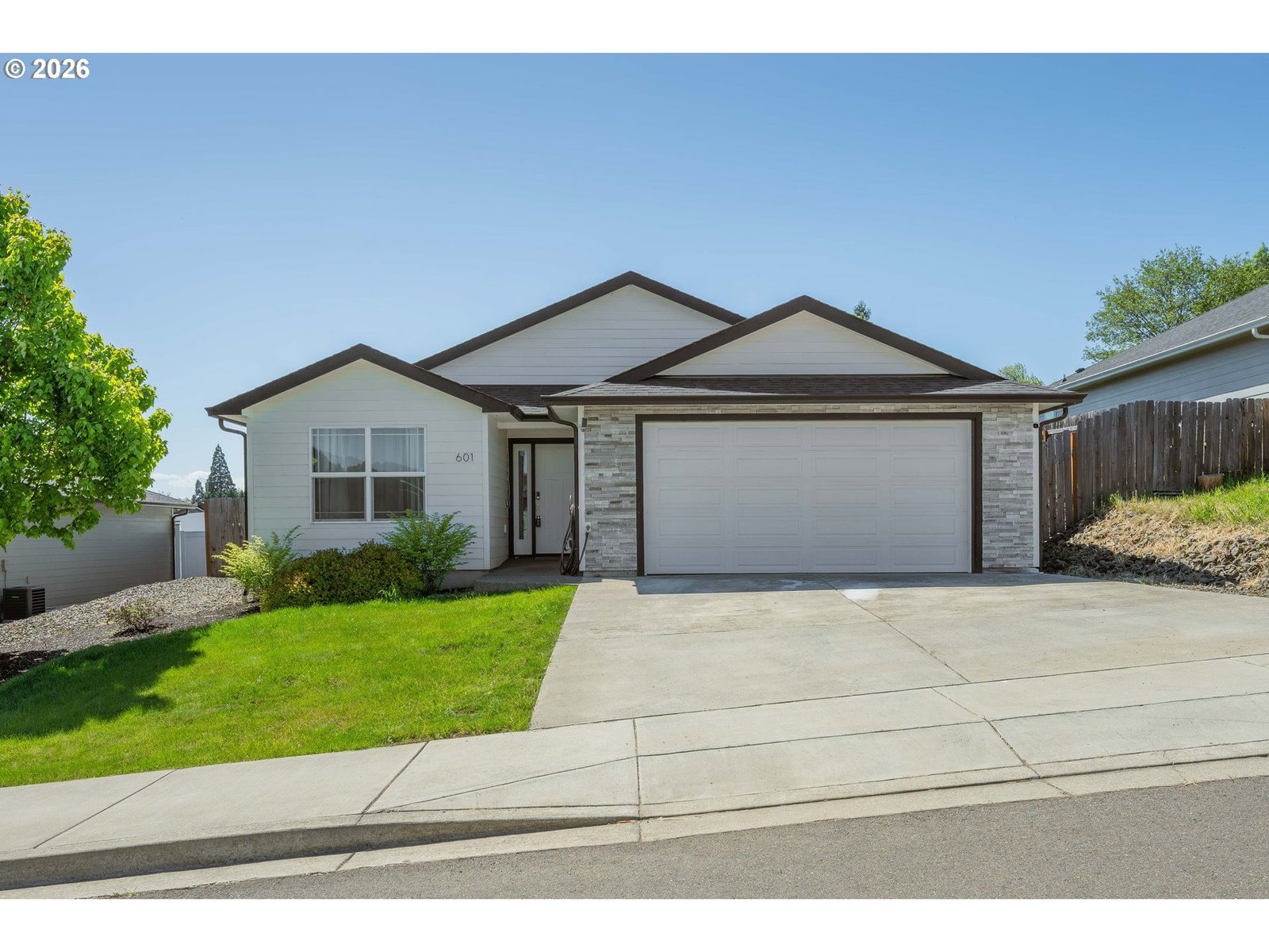 Listing photo 1 of 6