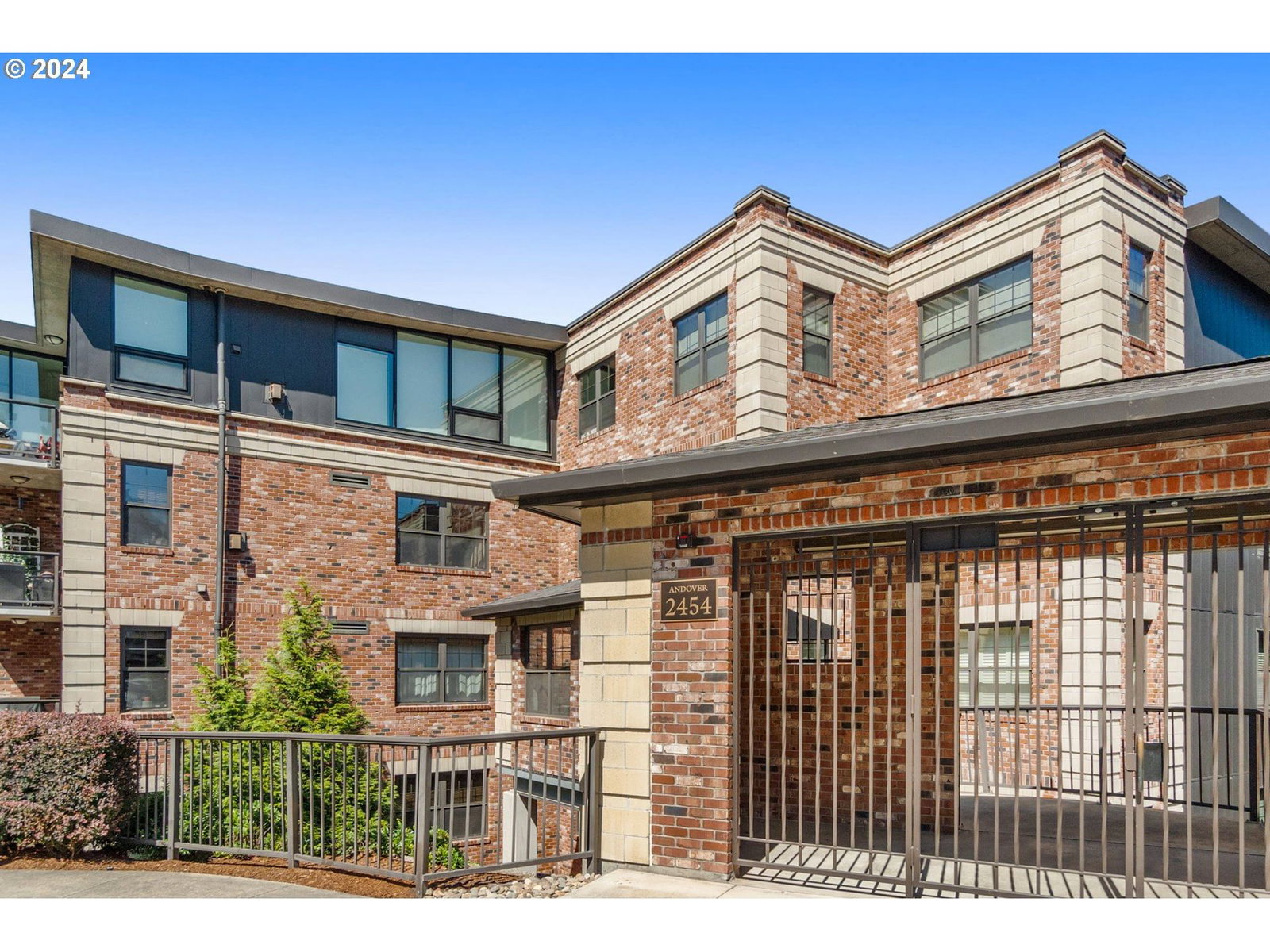 Primary listing photo, 2454 NW WESTOVER RD #104, Portland, OR, 97210