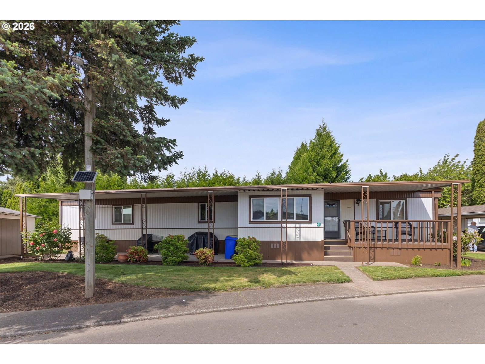 Listing photo 1 of 6