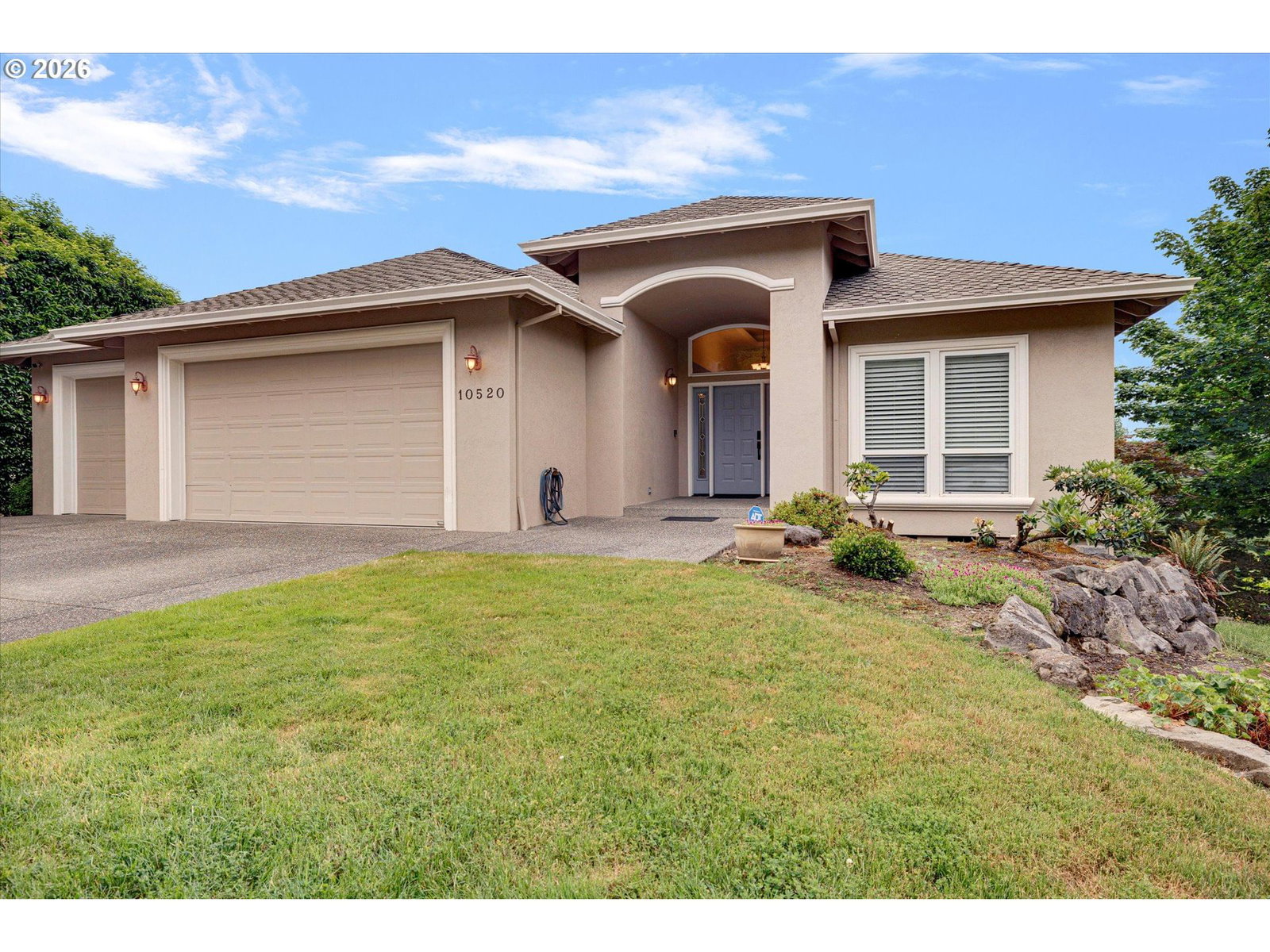 Listing photo 1 of 6