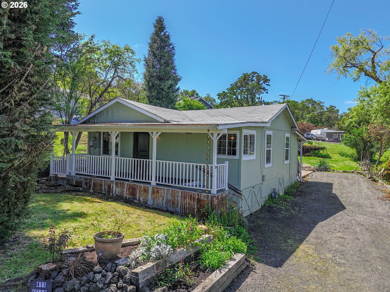 Listing photo 1 of 6