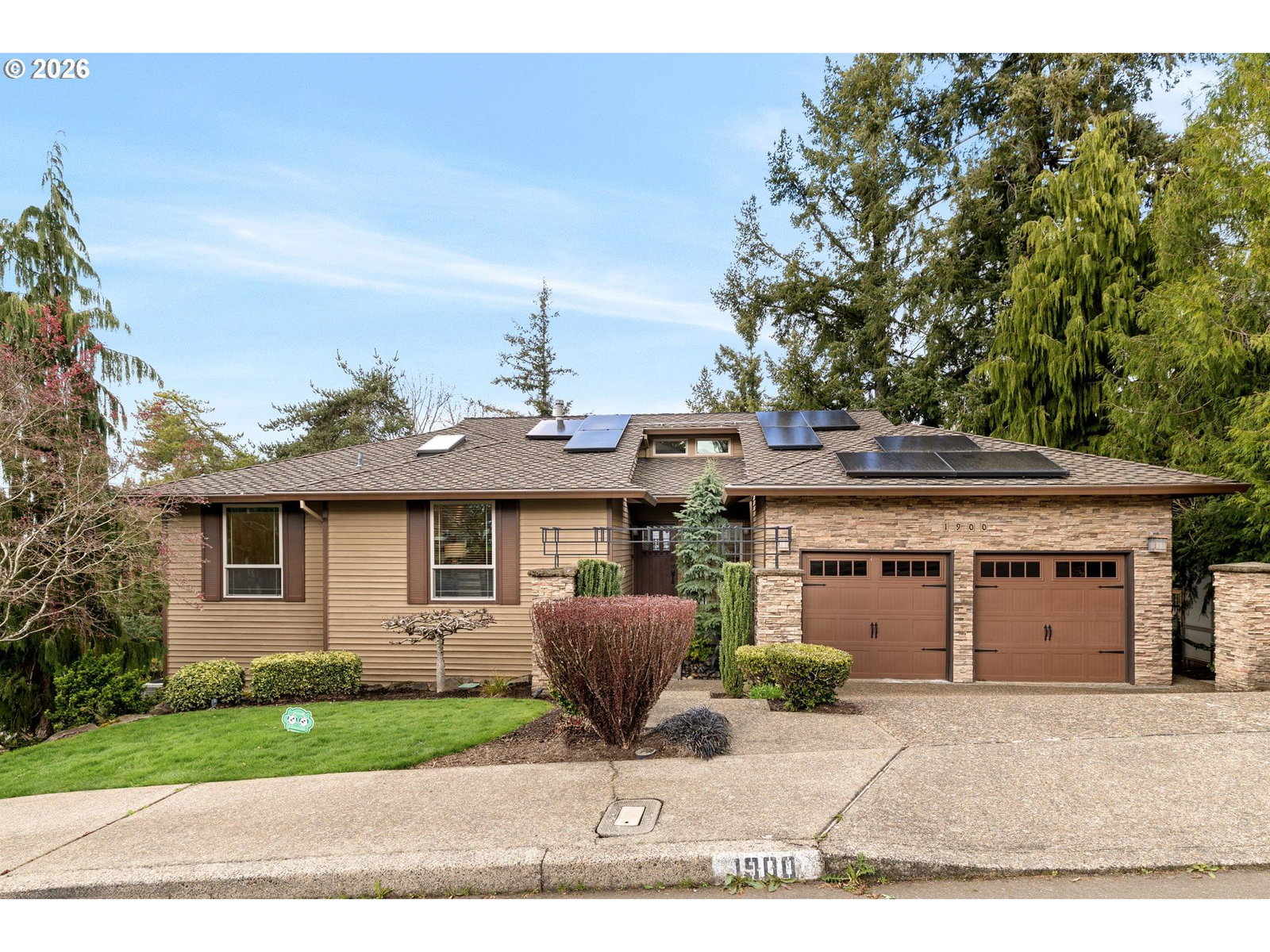 Primary listing photo, 1900 SUNBURST TER, West Linn, OR, 97068
