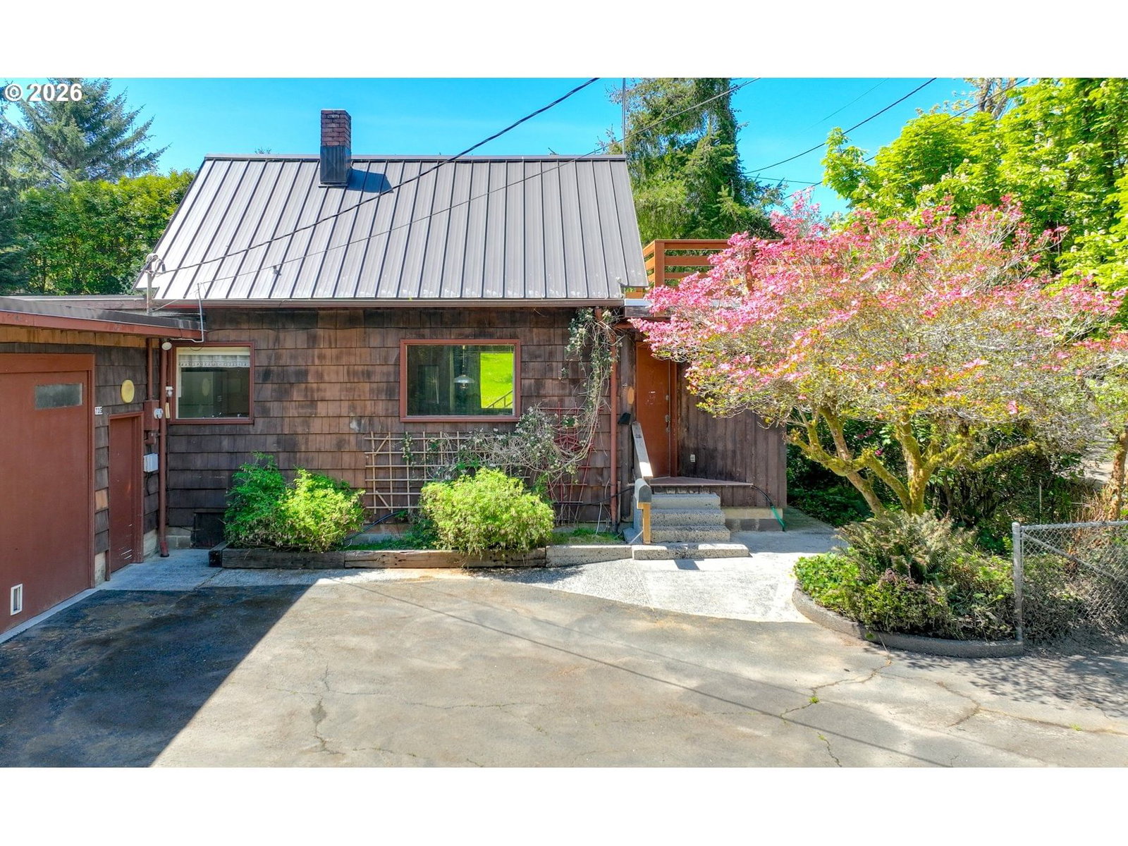 Listing photo 1 of 6