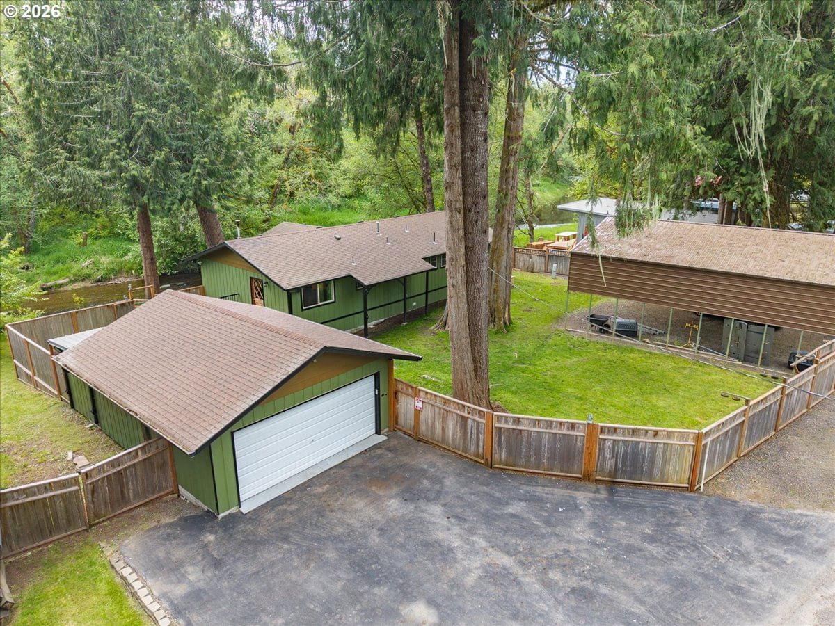 Listing photo 1 of 6