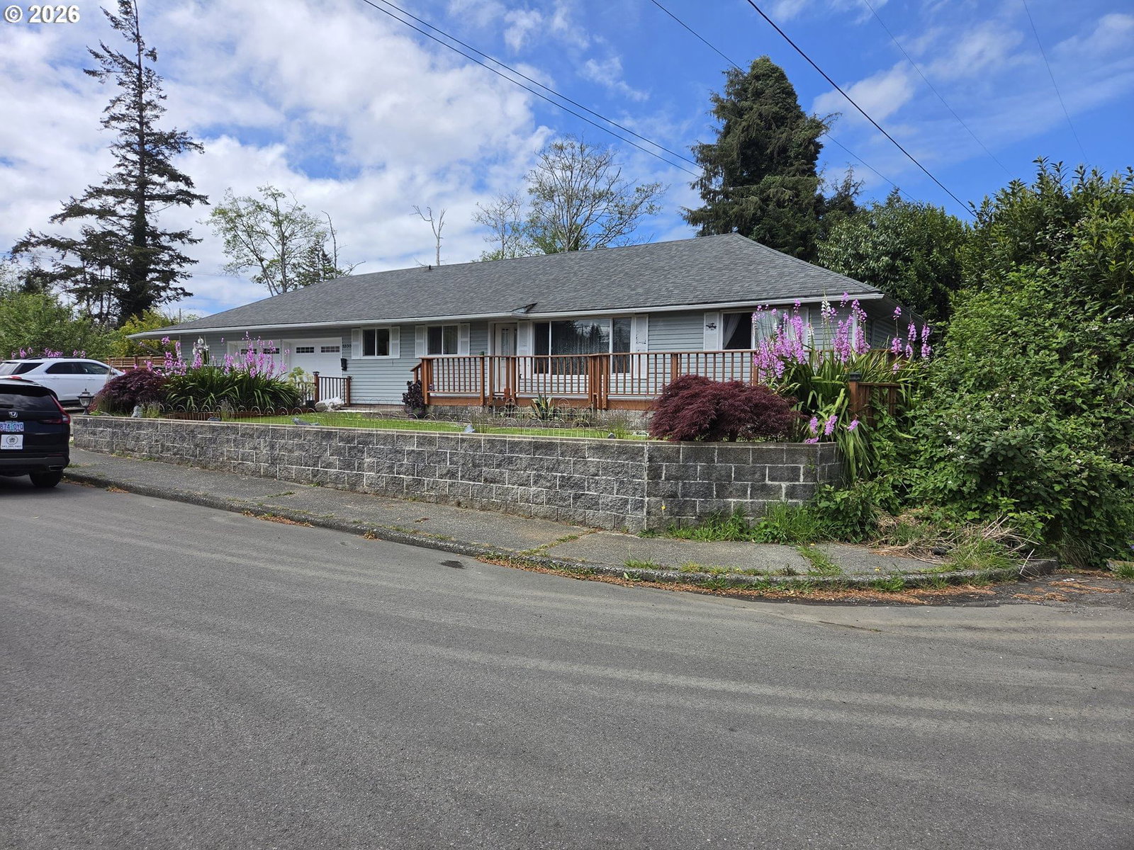 Listing photo 1 of 4