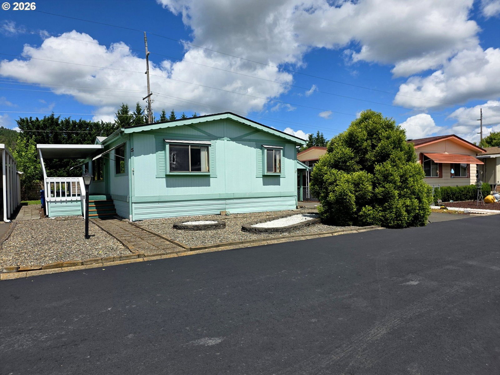 Listing photo 1 of 6