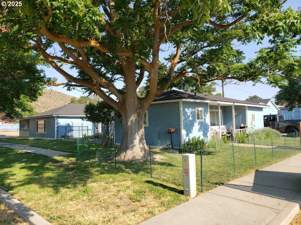 Listing photo 1 of 6