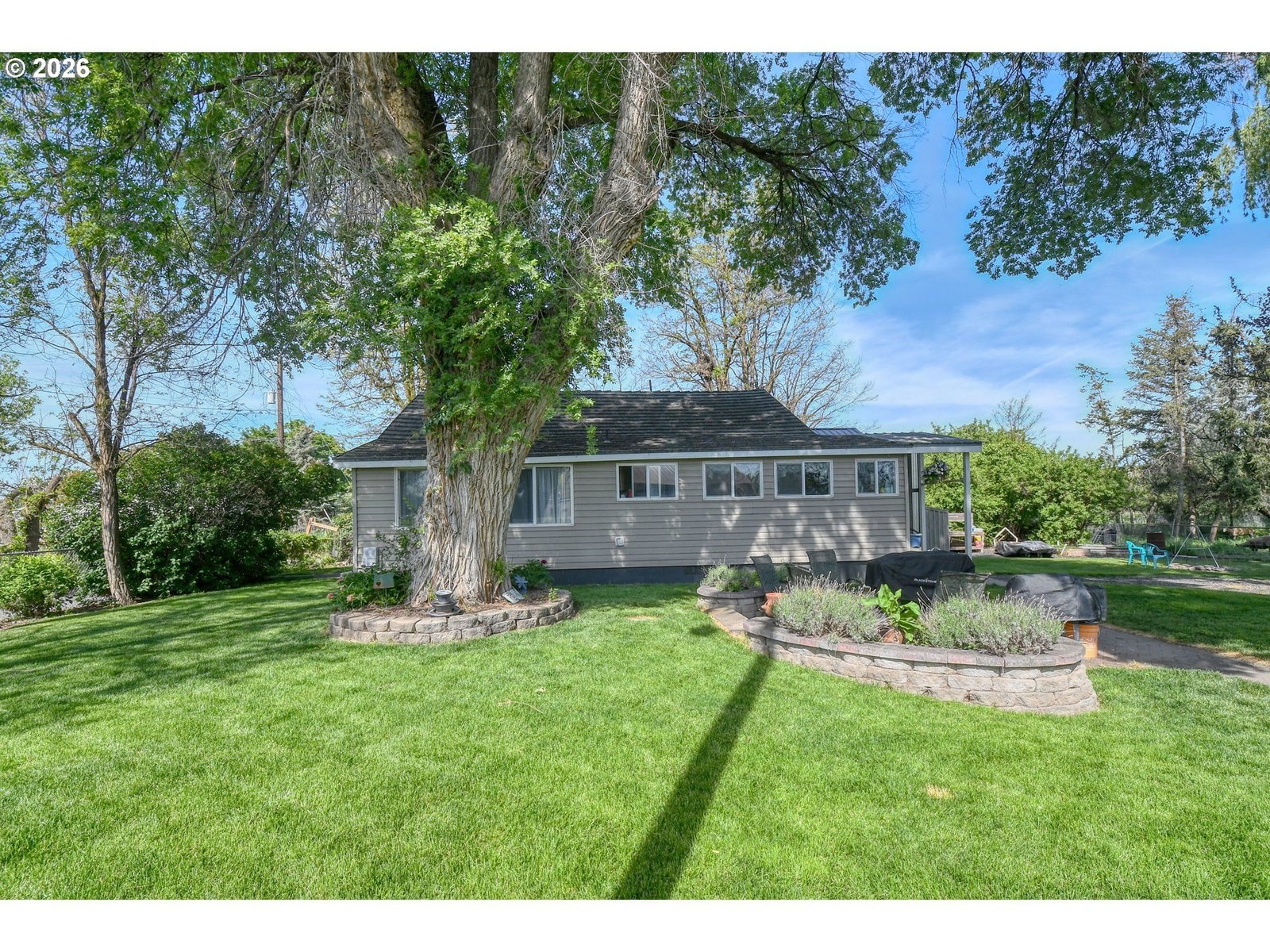 Listing photo 1 of 6
