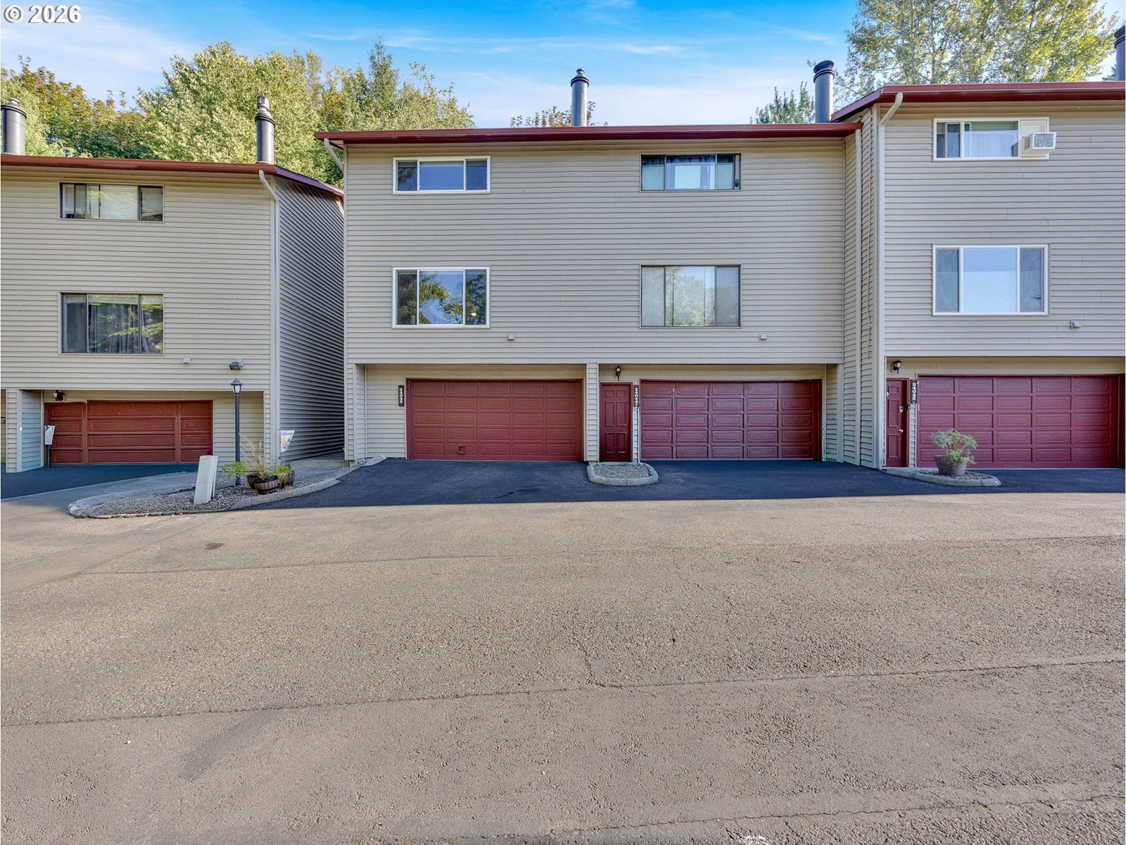 Listing photo 1 of 6