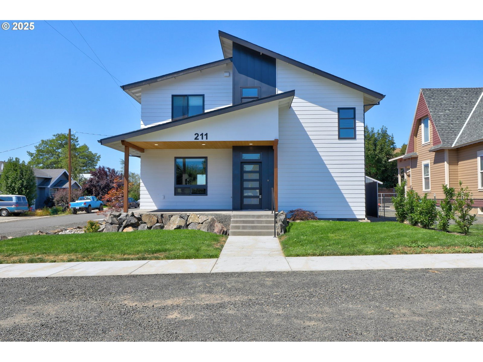Listing photo 1 of 6