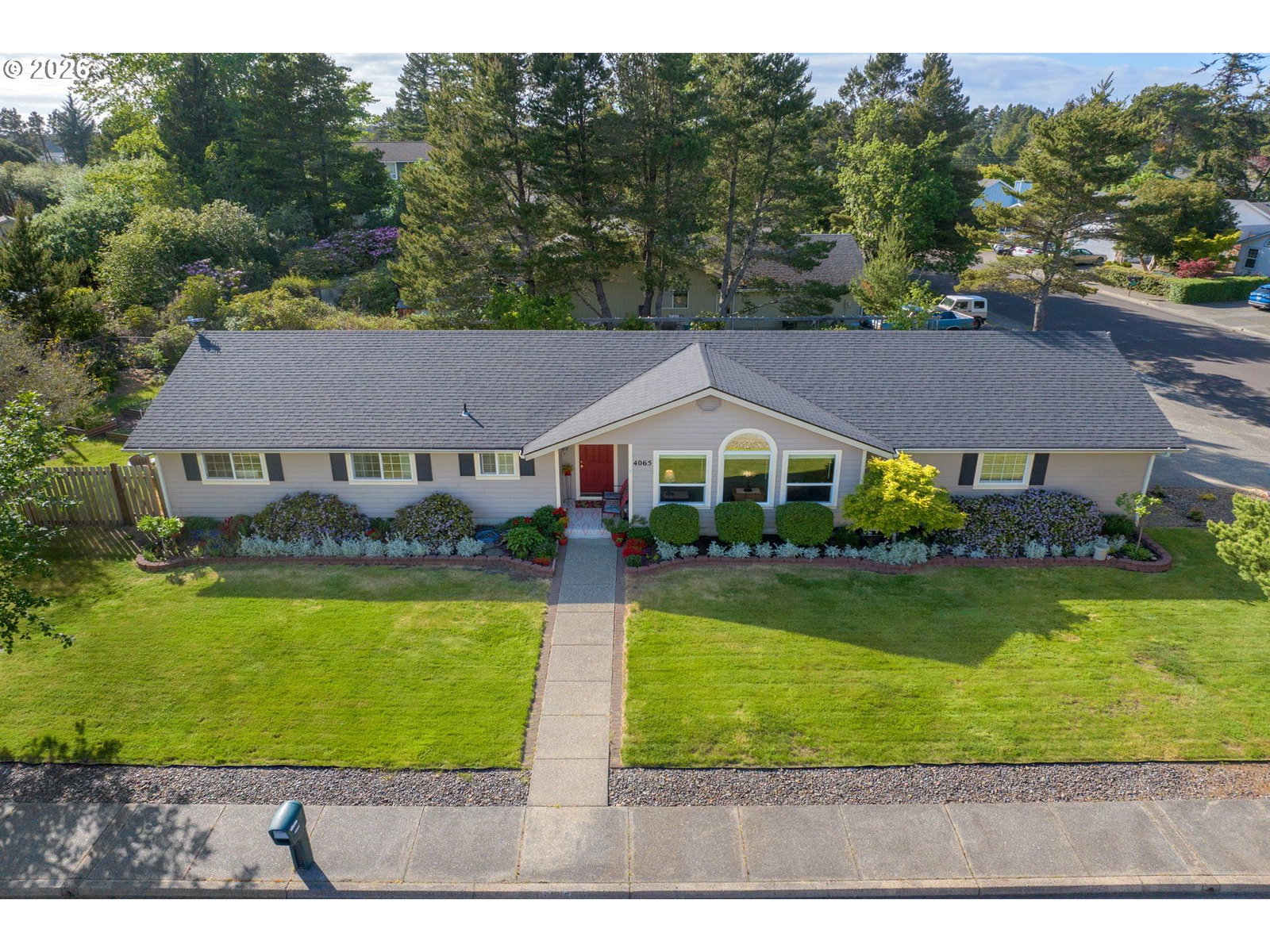 Listing photo 1 of 6