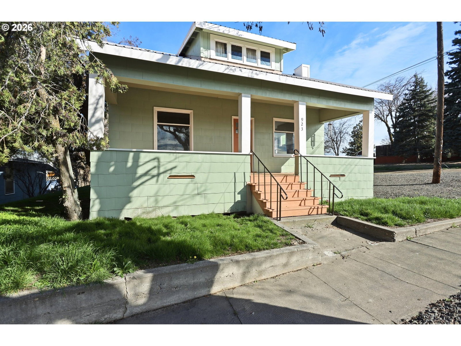 Listing photo 1 of 6