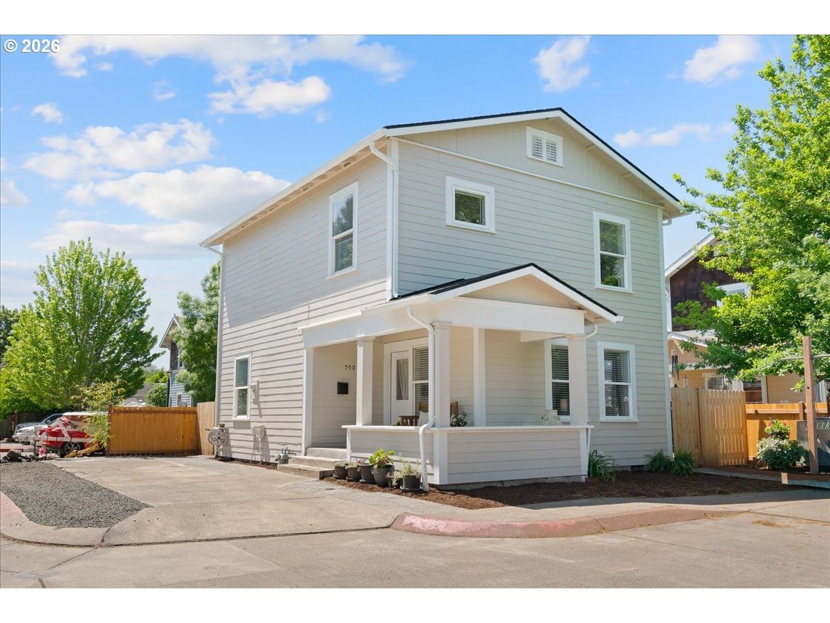 Listing photo 1 of 6