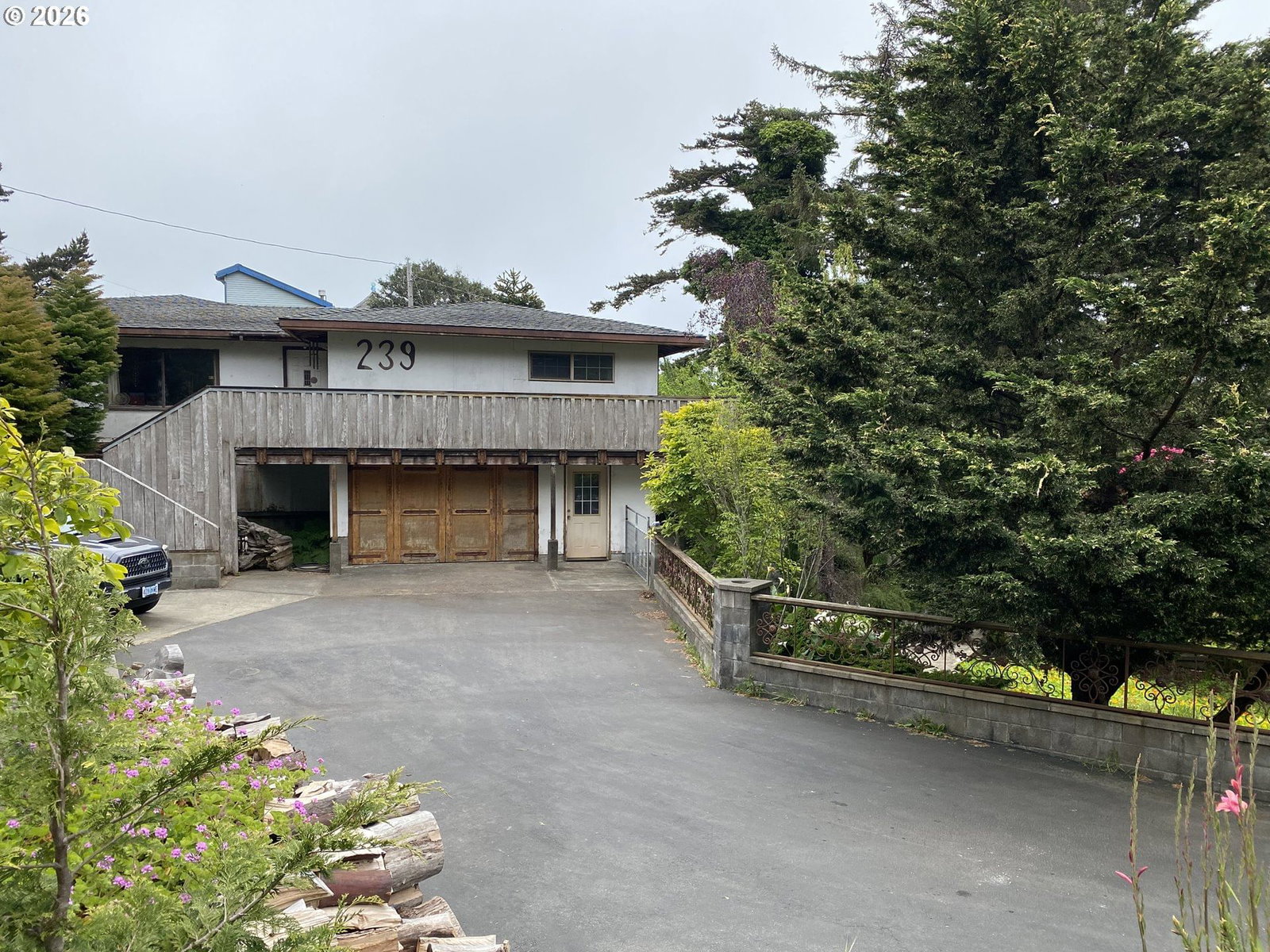 Listing photo 1 of 6