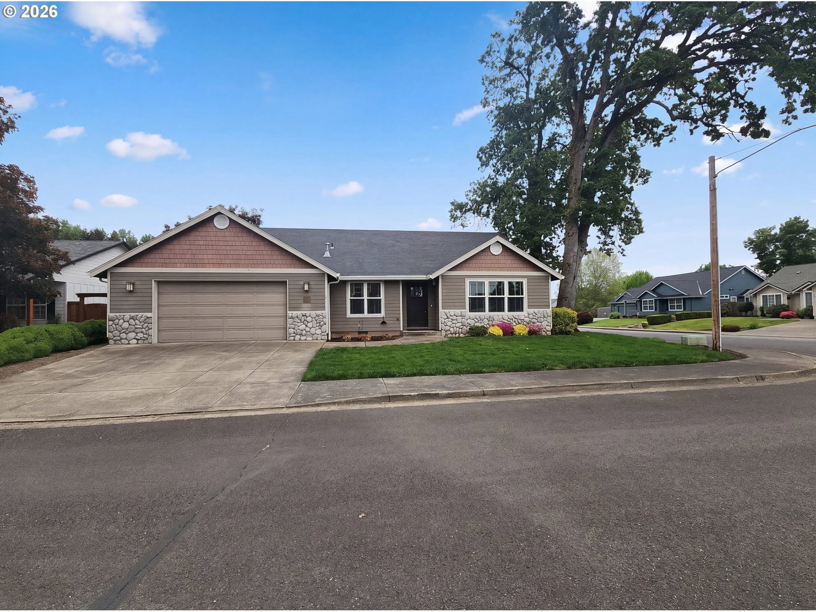 Listing photo 1 of 6