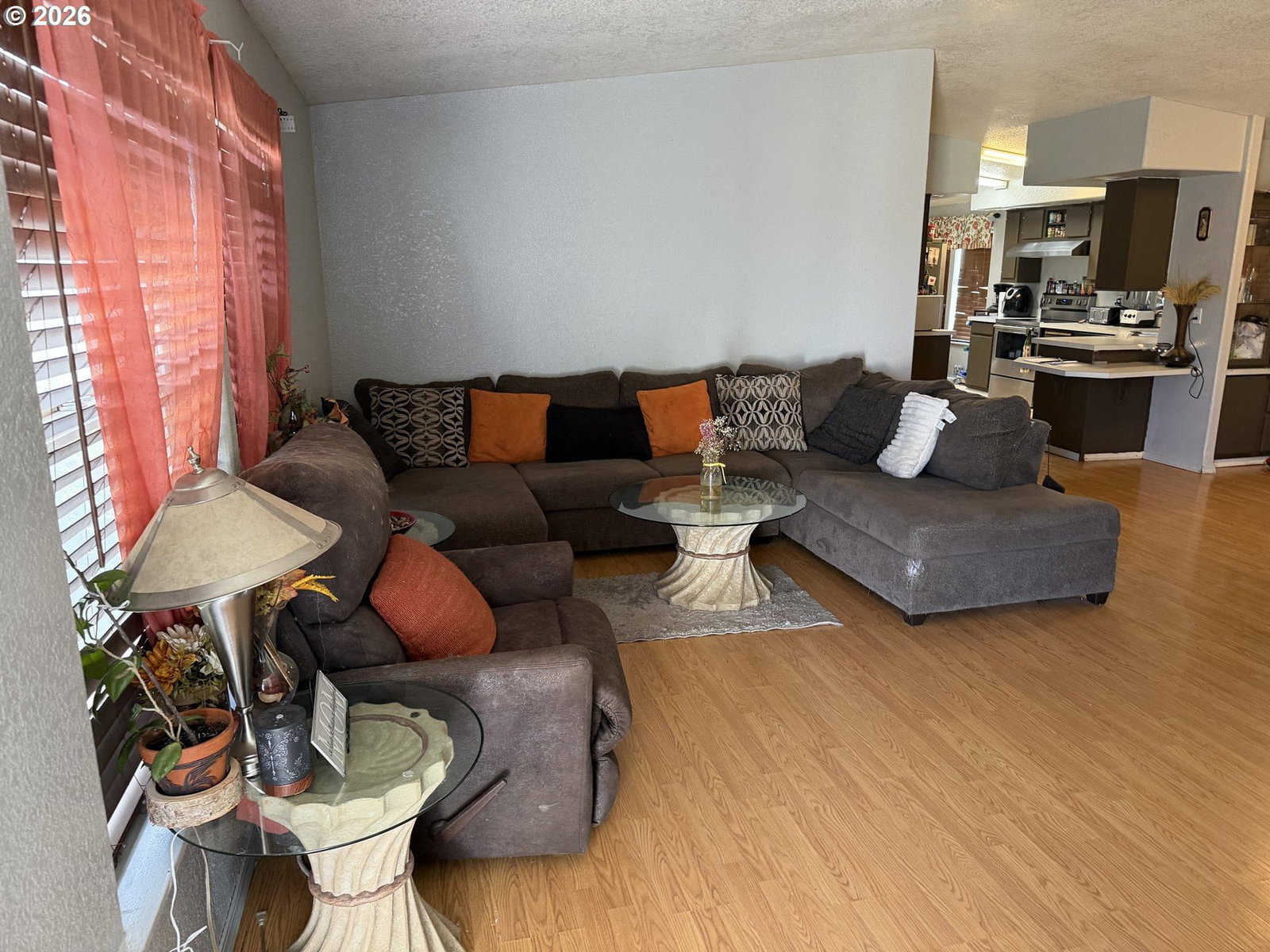 Listing photo 1 of 6