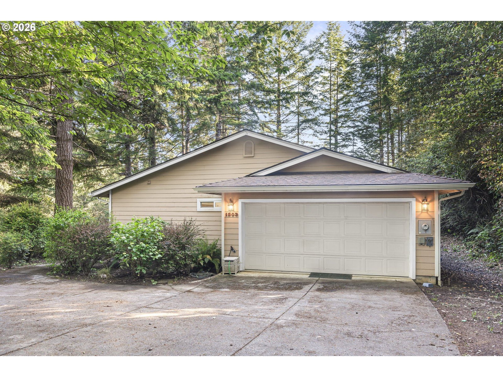 Listing photo 1 of 6