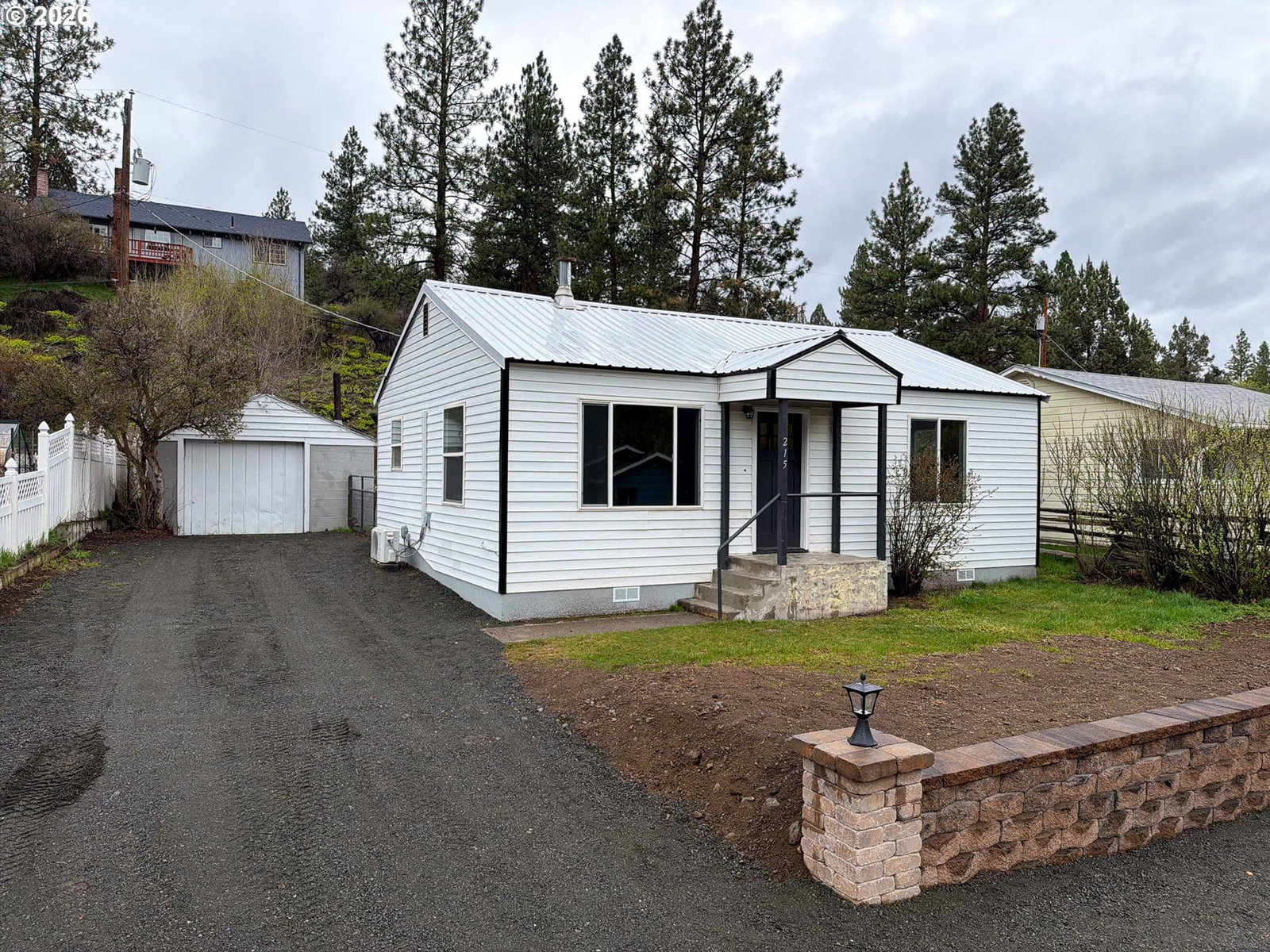 Listing photo 1 of 6