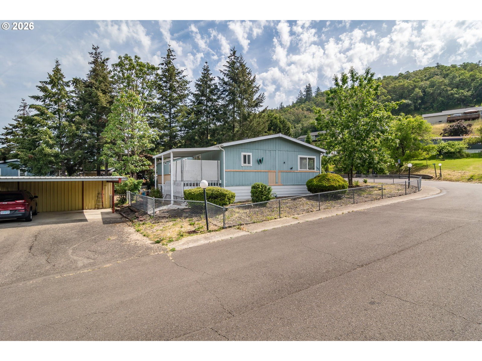 Listing photo 1 of 6