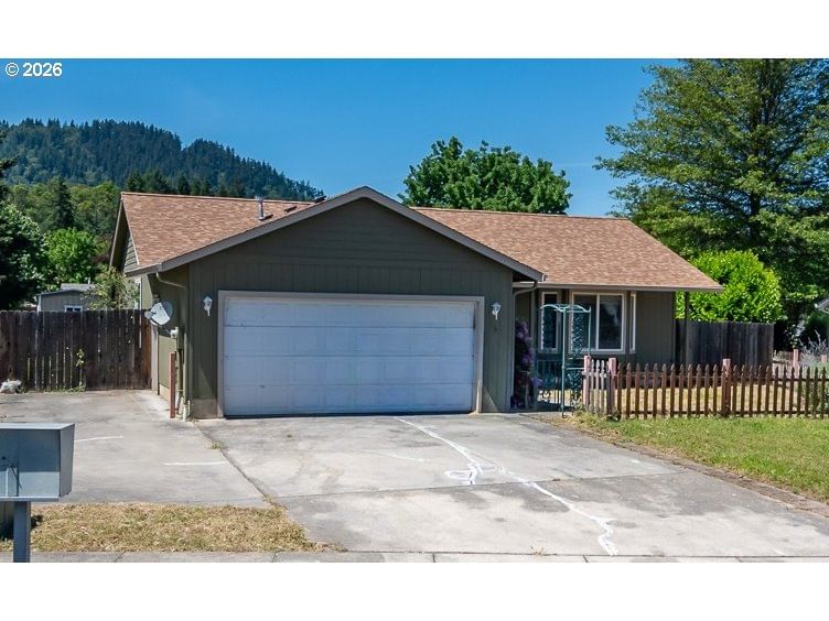 Listing photo 1 of 6