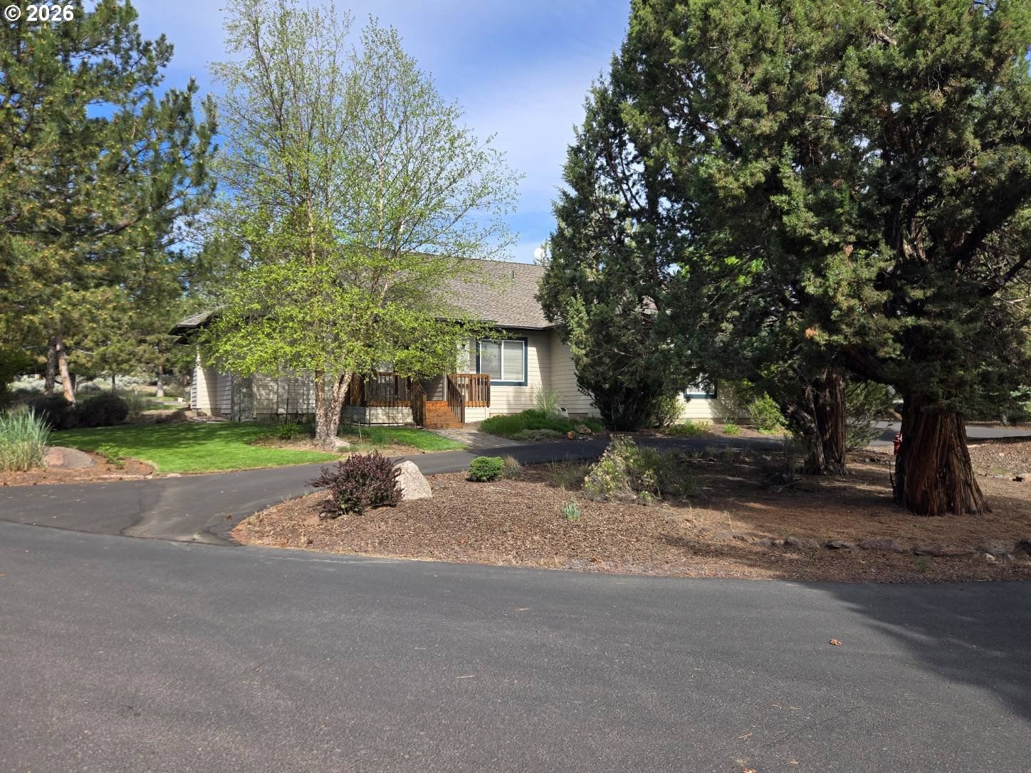 Listing photo 1 of 6