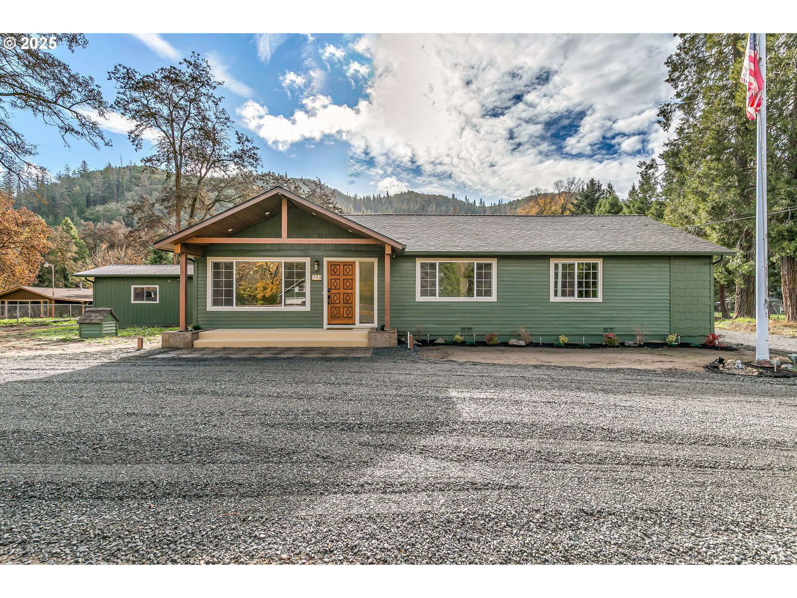 Primary listing photo, 753 ROGUE RIVER HWY, Gold Hill, OR, 97525