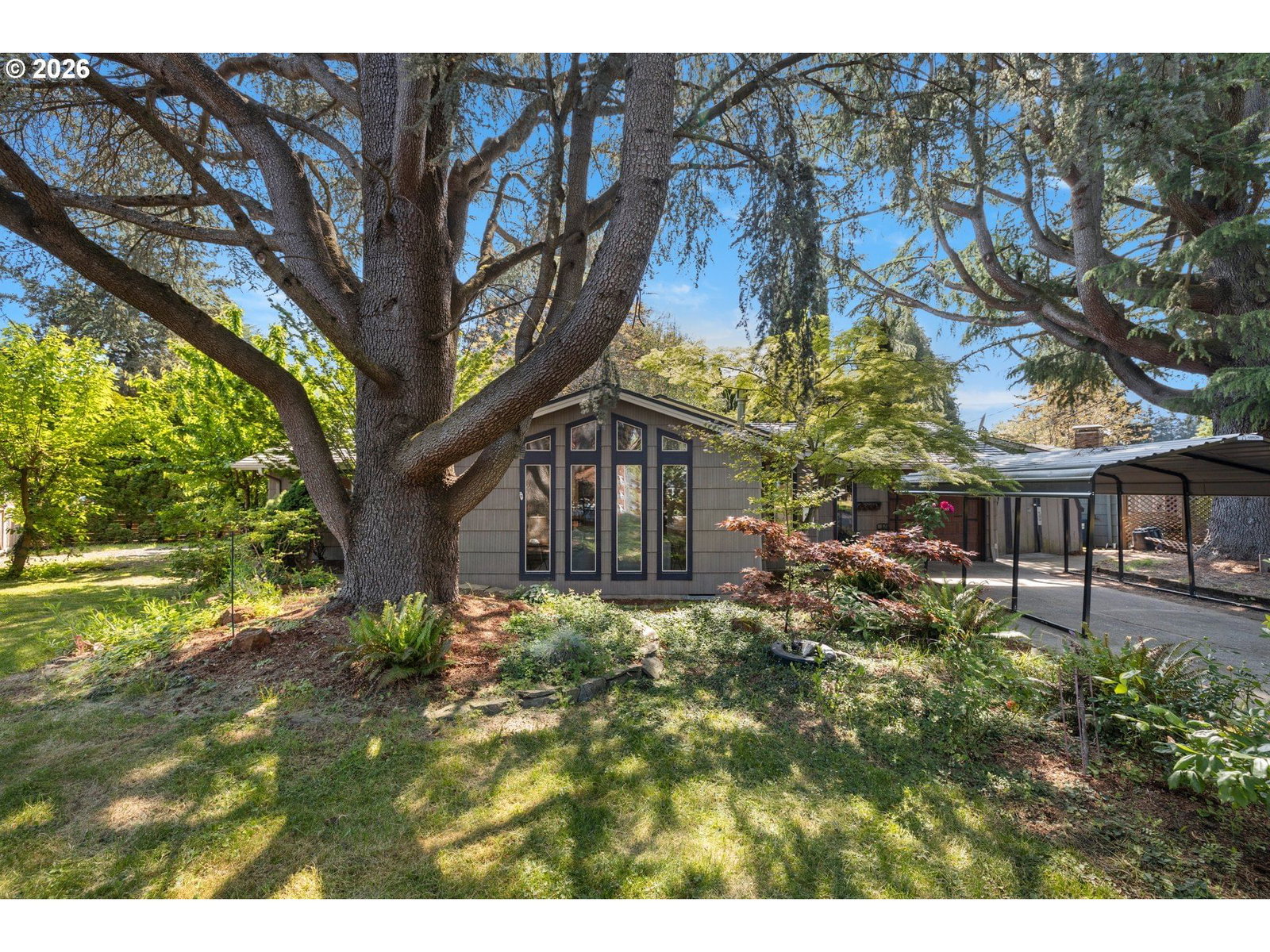 Listing photo 1 of 6