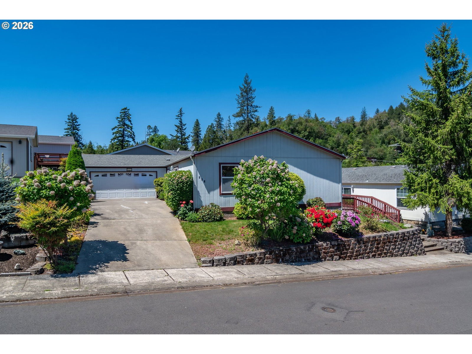 Listing photo 1 of 6