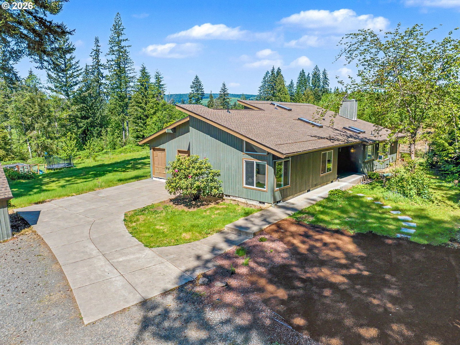 Listing photo 1 of 6