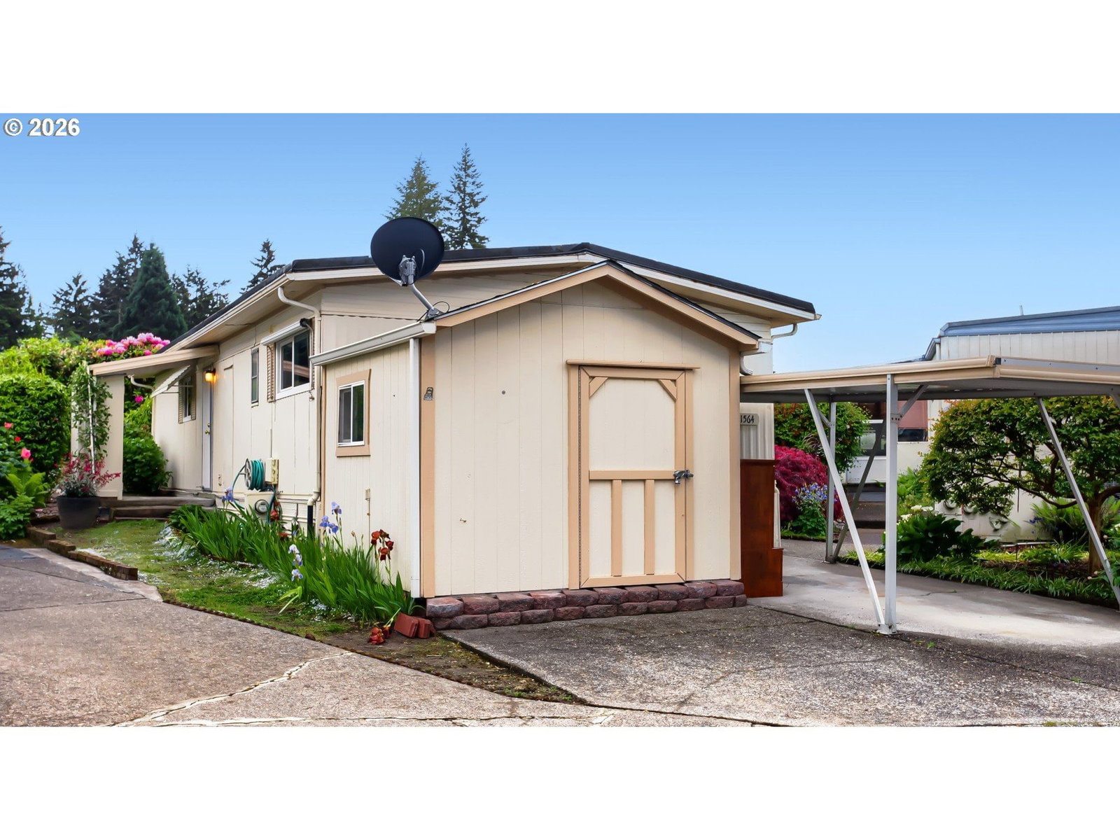 Listing photo 1 of 6